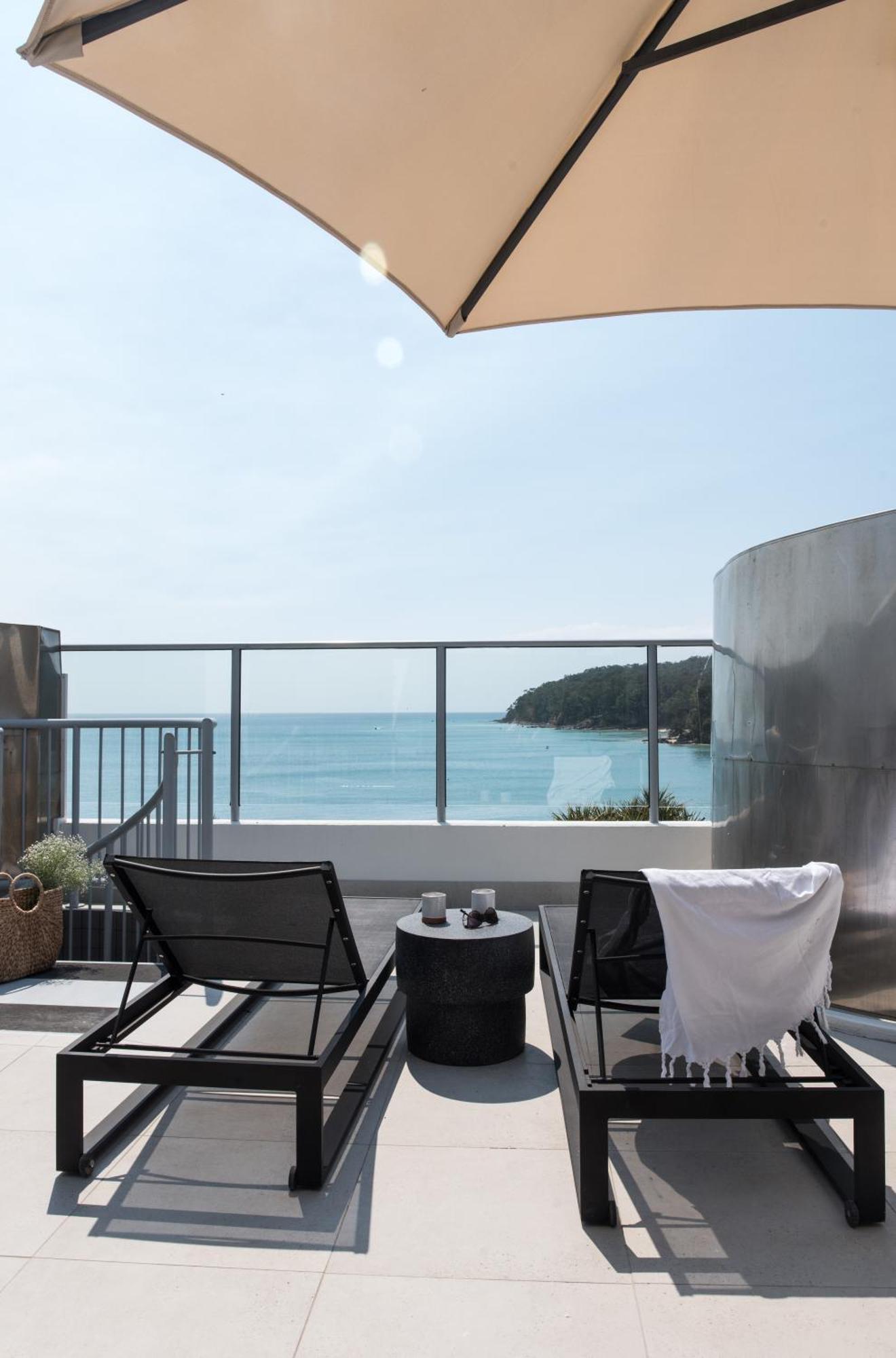 Beachfront Penthouse Studio Spa Bath