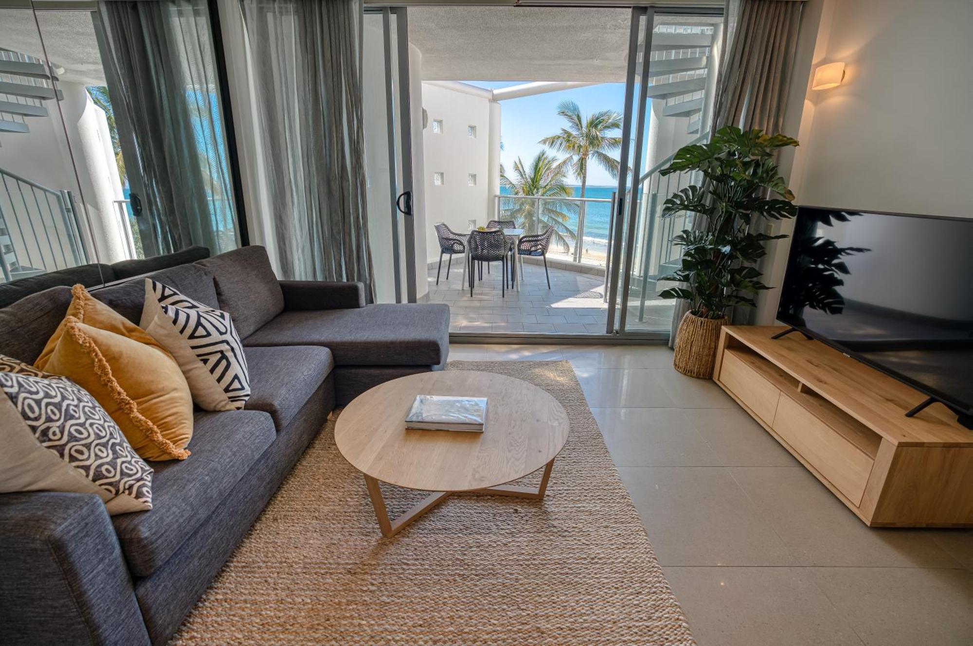 Beachfront Penthouse Studio Spa Bath