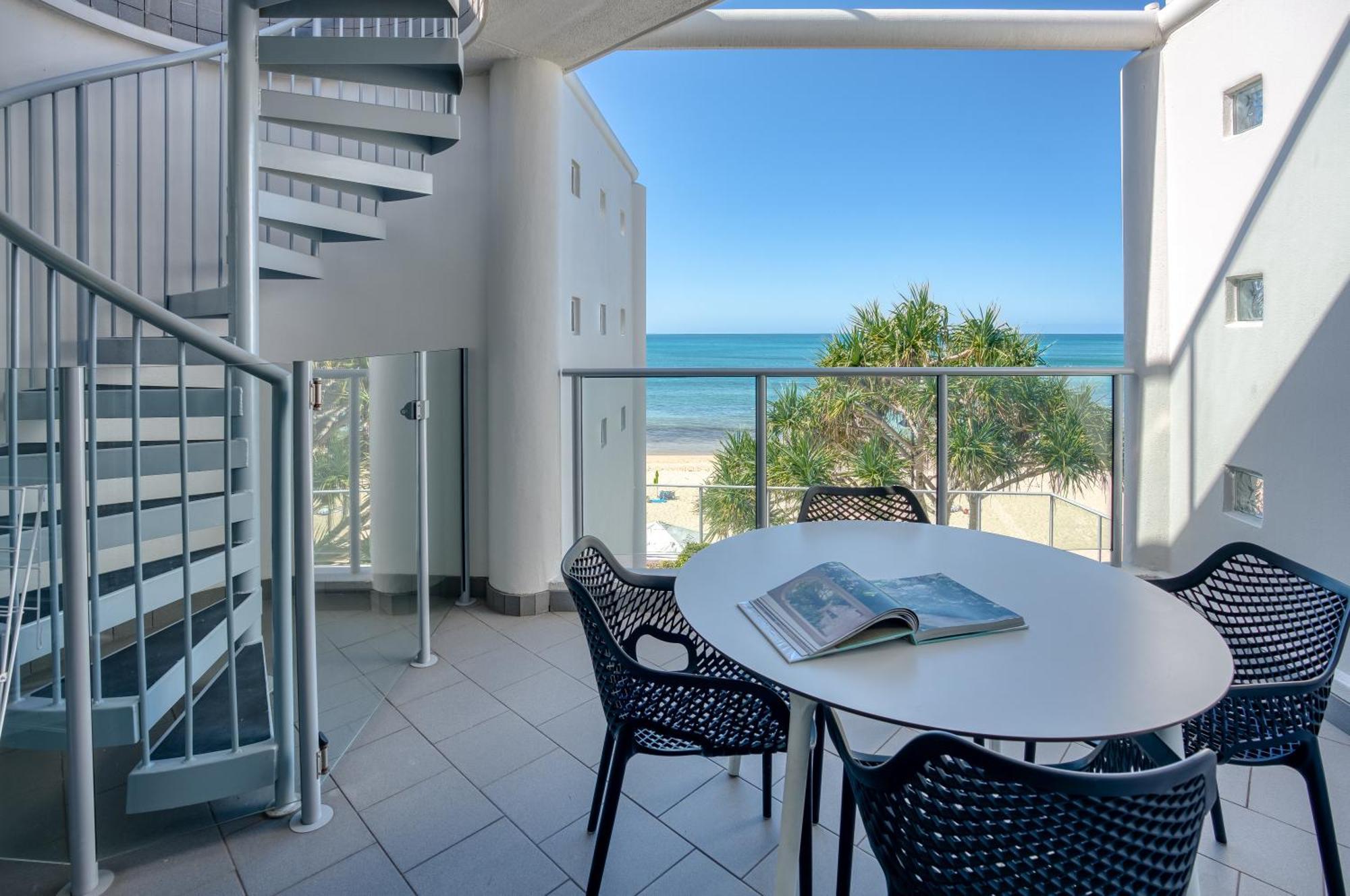 Beachfront Penthouse Studio Spa Bath