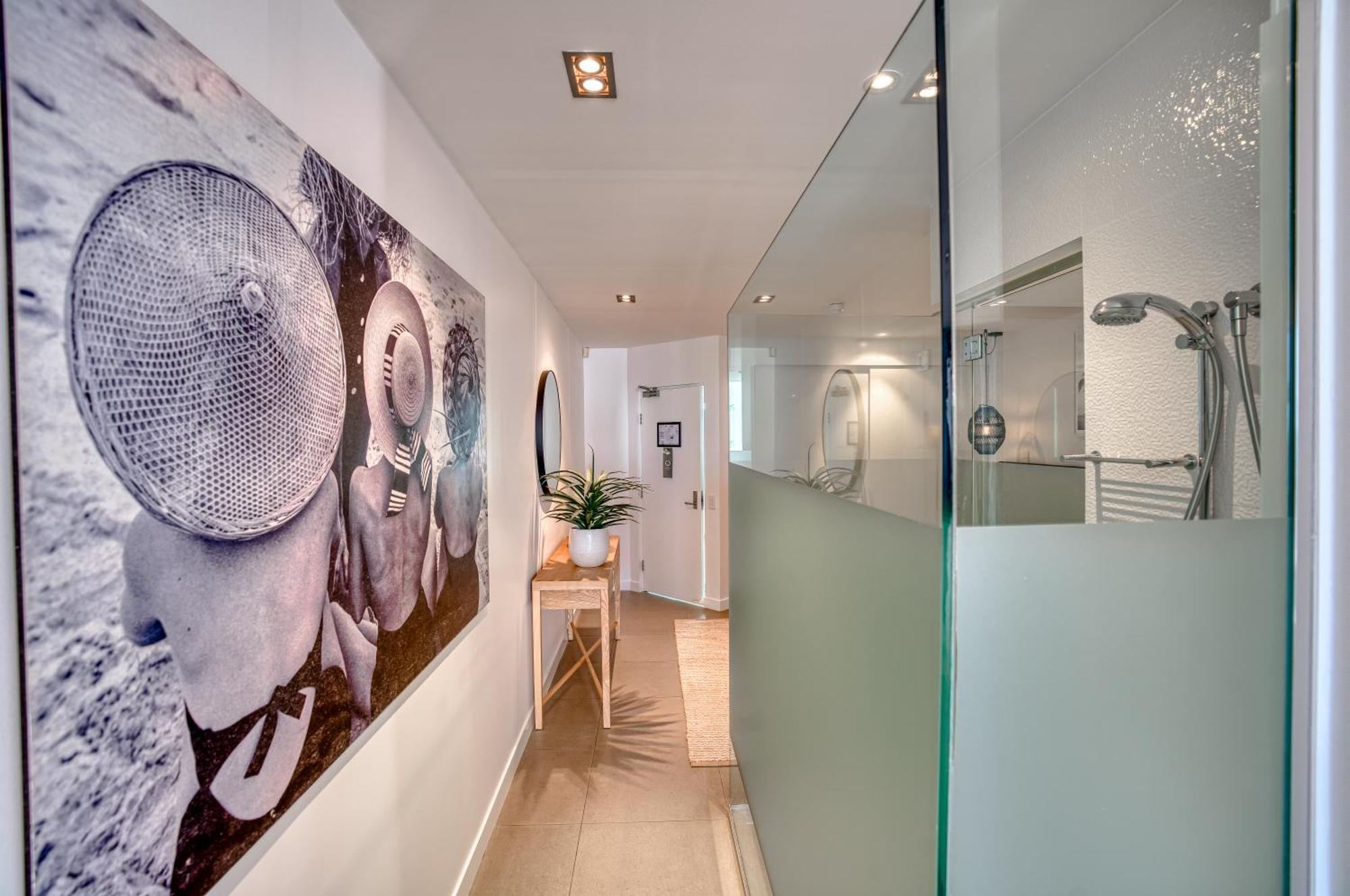 Beachfront Penthouse Studio Spa Bath