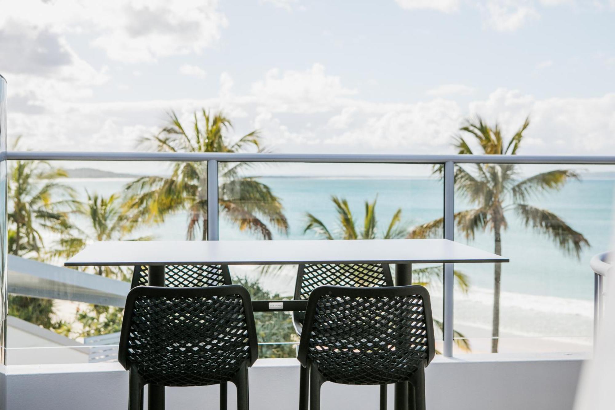 Beachfront Penthouse Studio Spa Bath