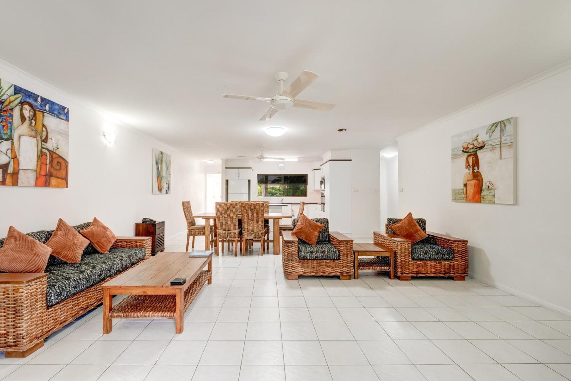 Superior Seaview One-Bedroom Apartment Seaview