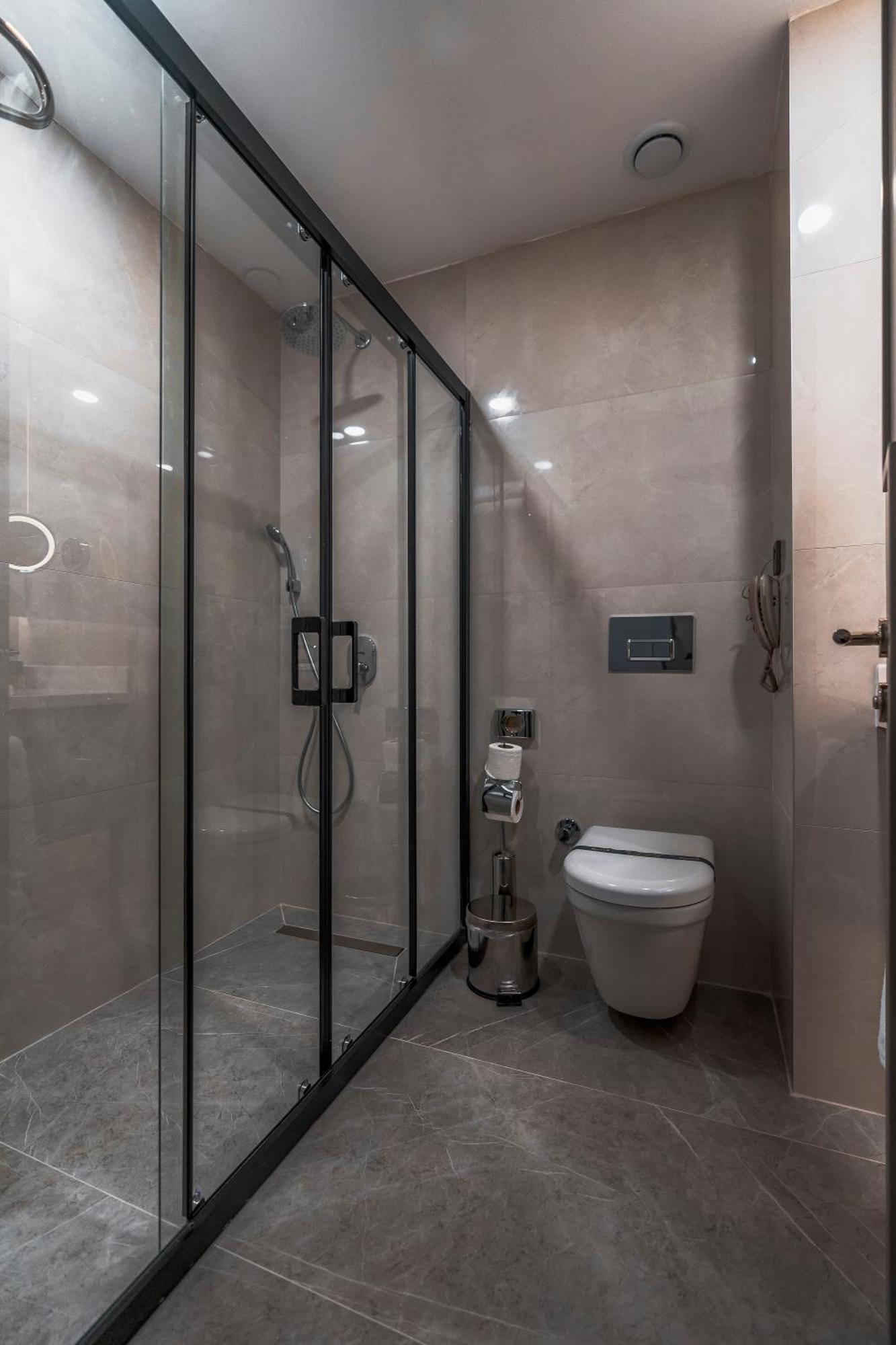 Triple Room,1630798047:JPEG