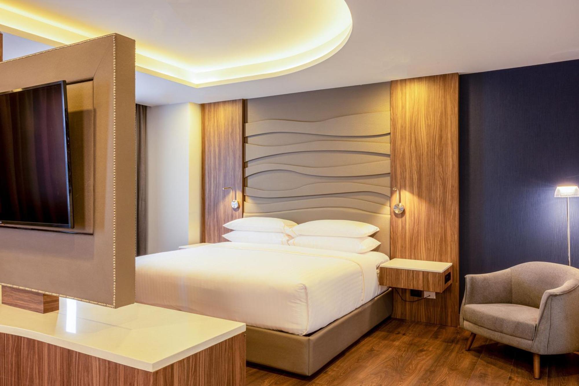 Junior King Suite City View