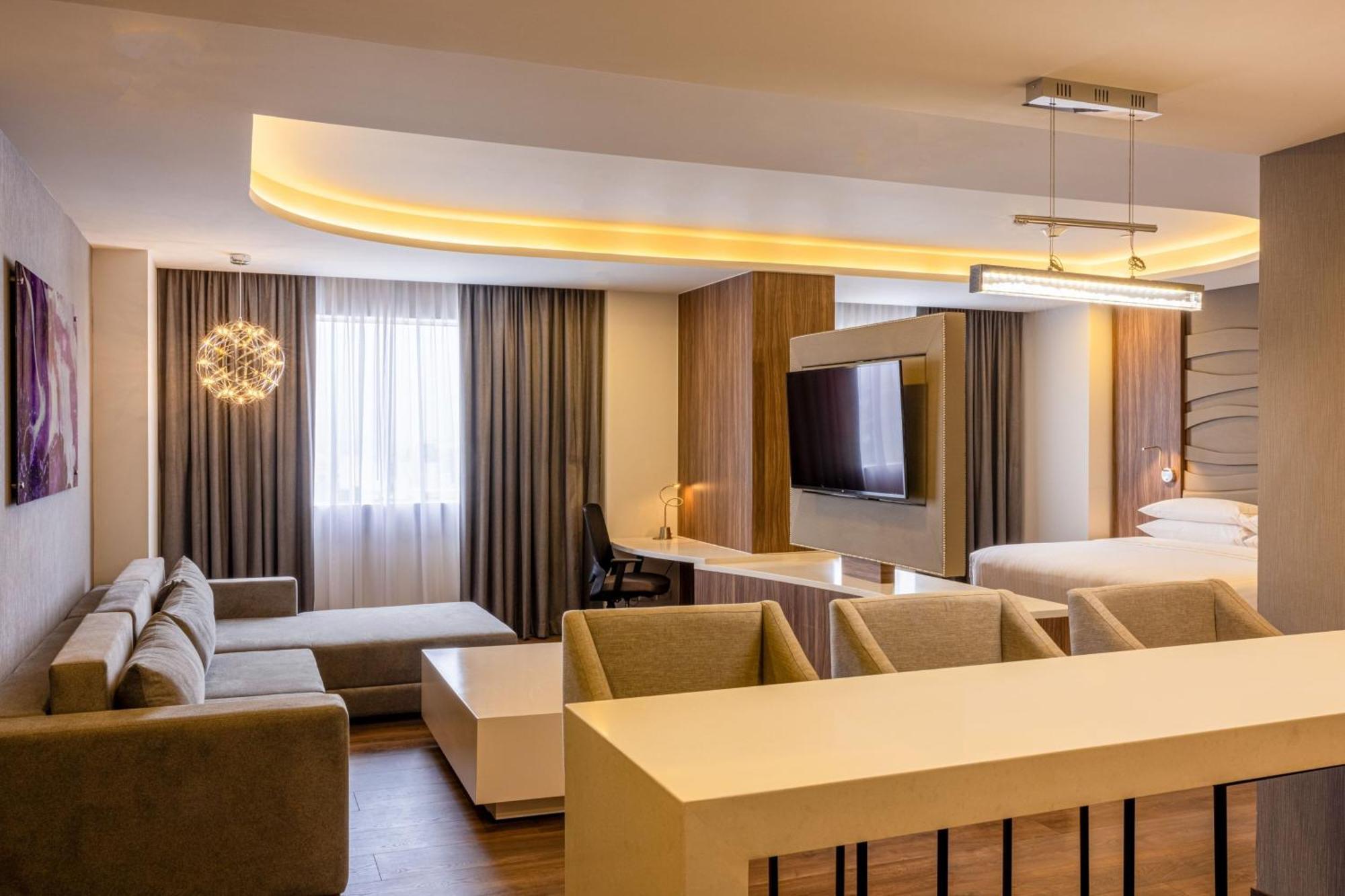 Junior King Suite City View