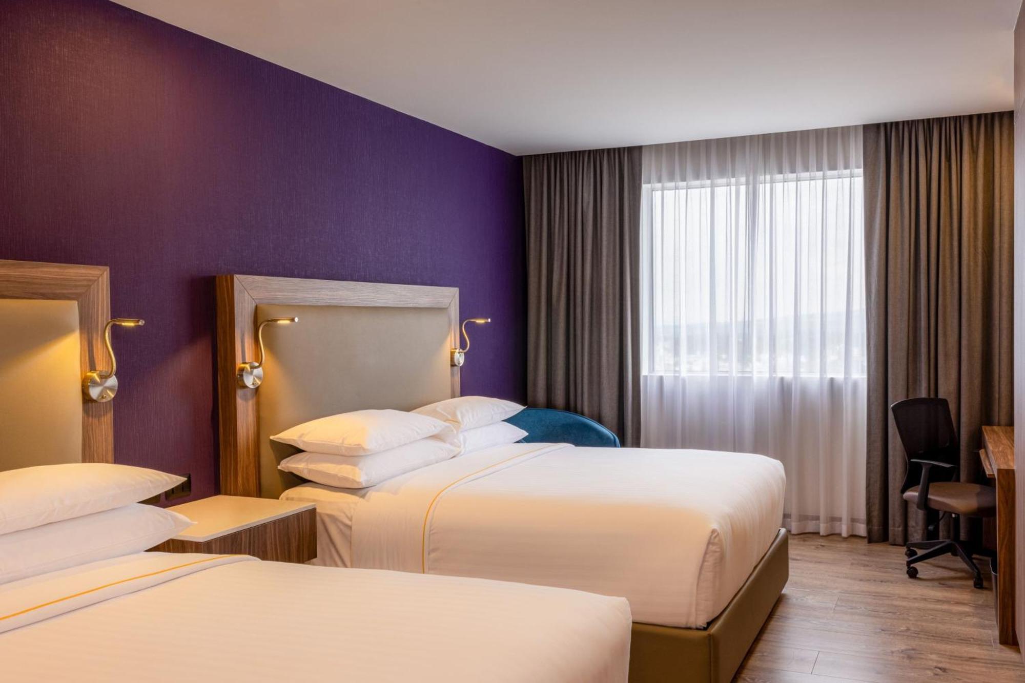 Queen Room Two Queen Beds City View