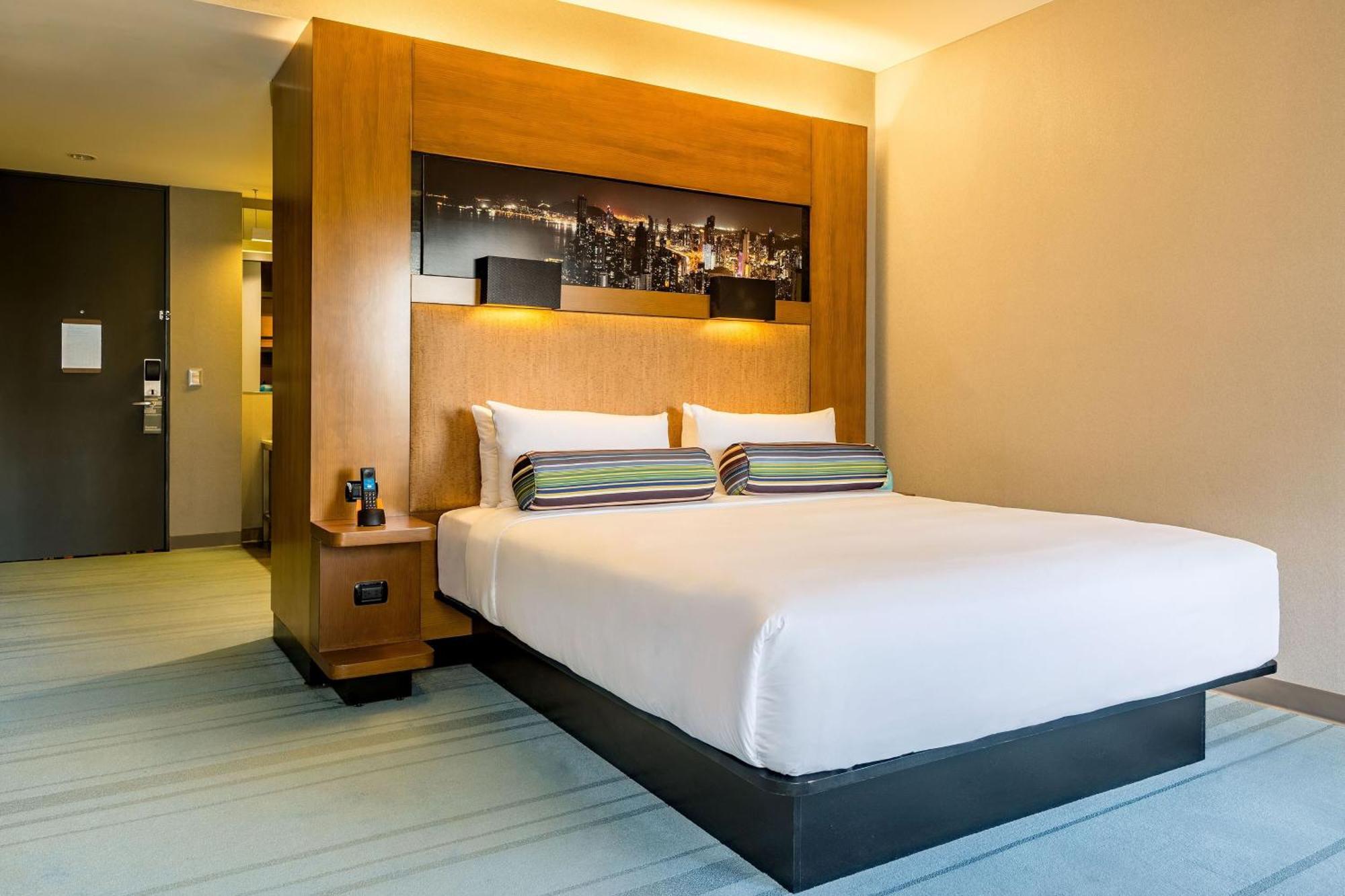 ALOFT, Guest room, 1 King, City view,1641745897:JPEG