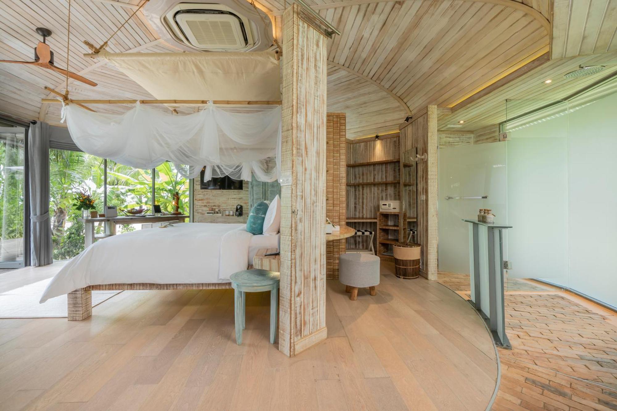 Beachfront Pool Villa