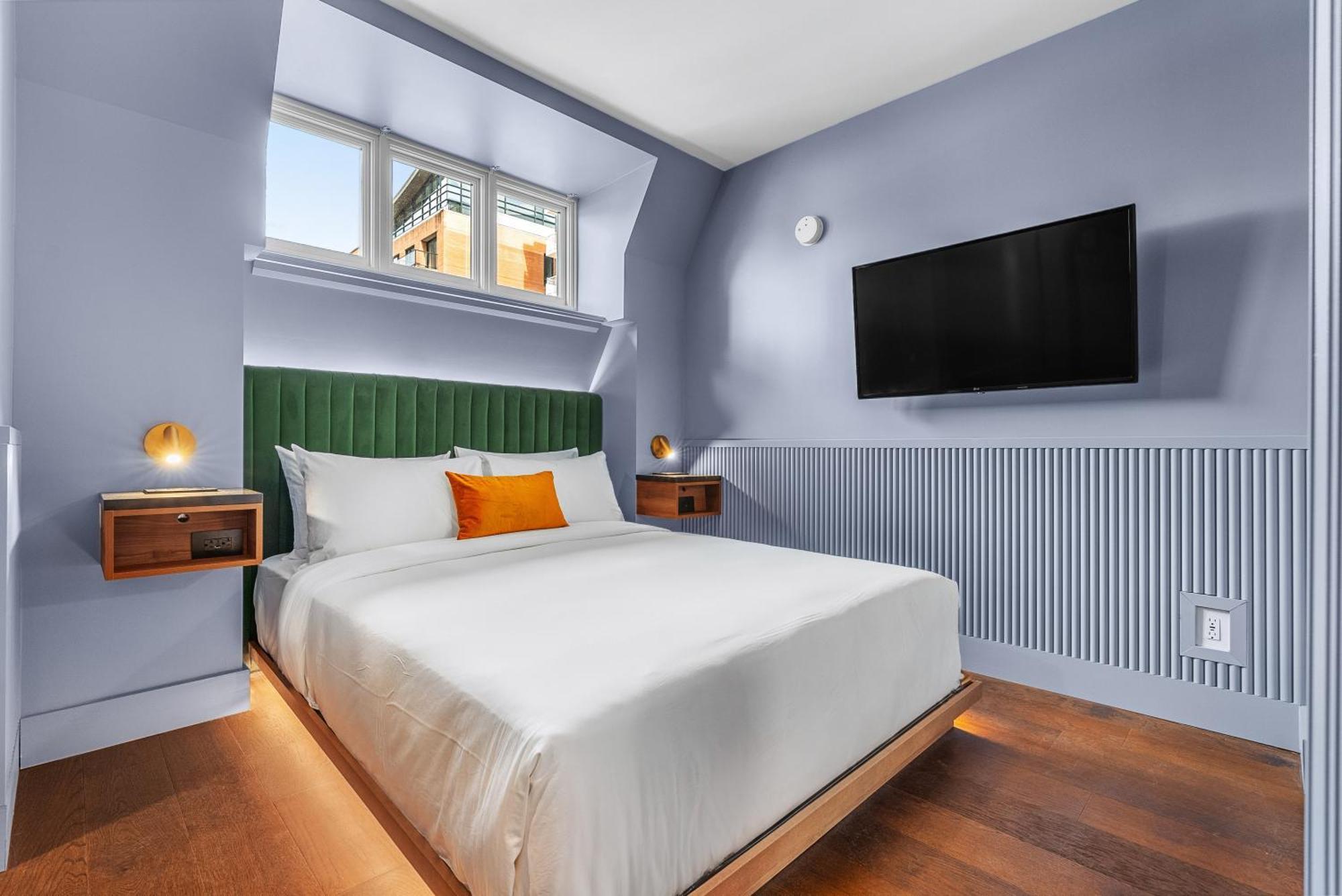Standard Queen Room
