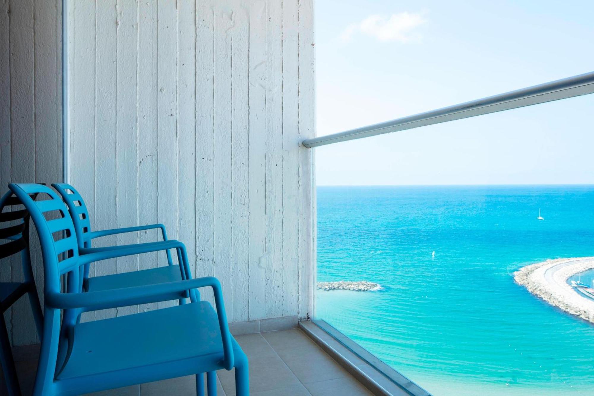 Club lounge access Executive Guest room 1 King Sea view