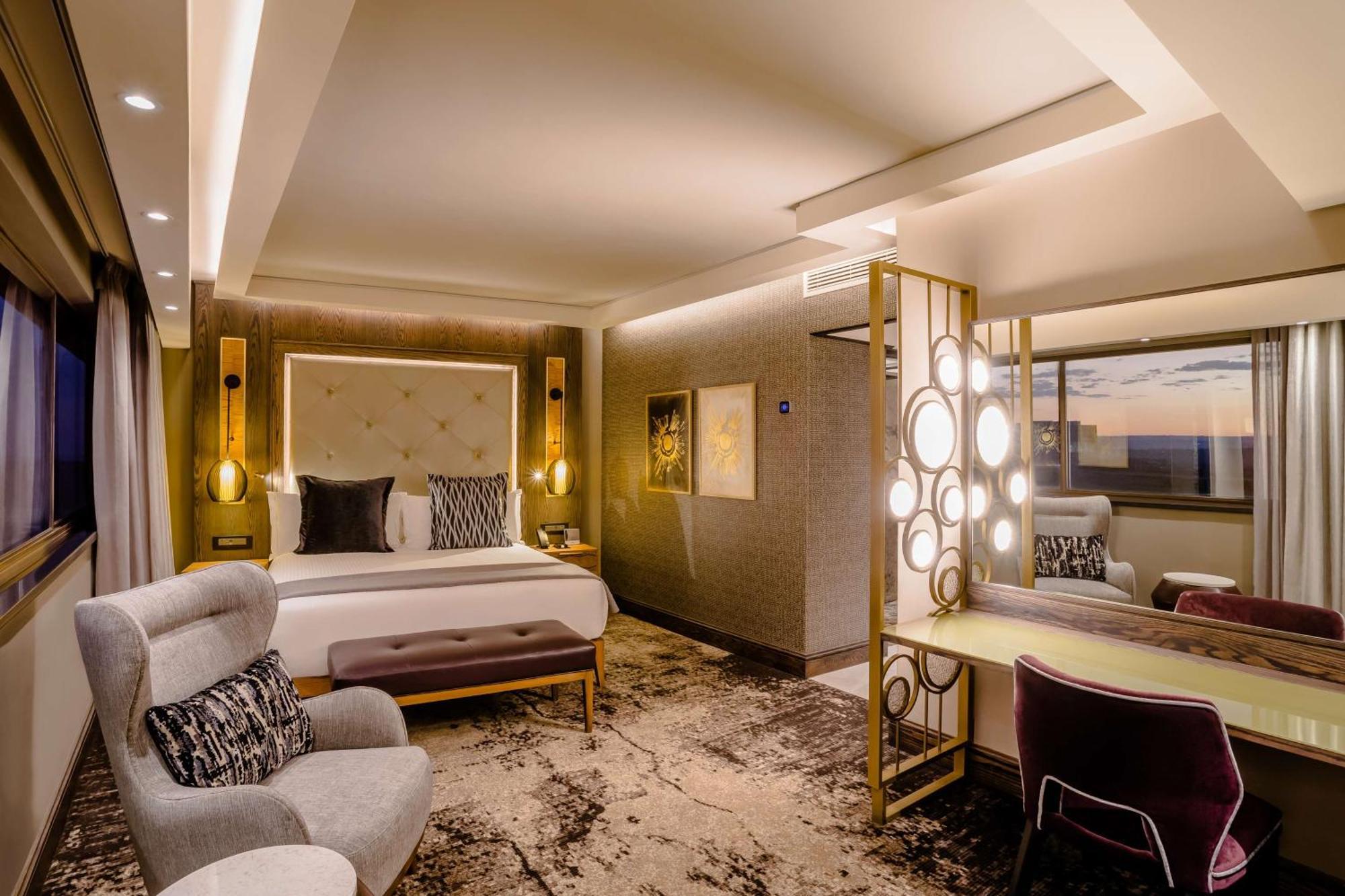 Sandton Towers Corner Deluxe King Room