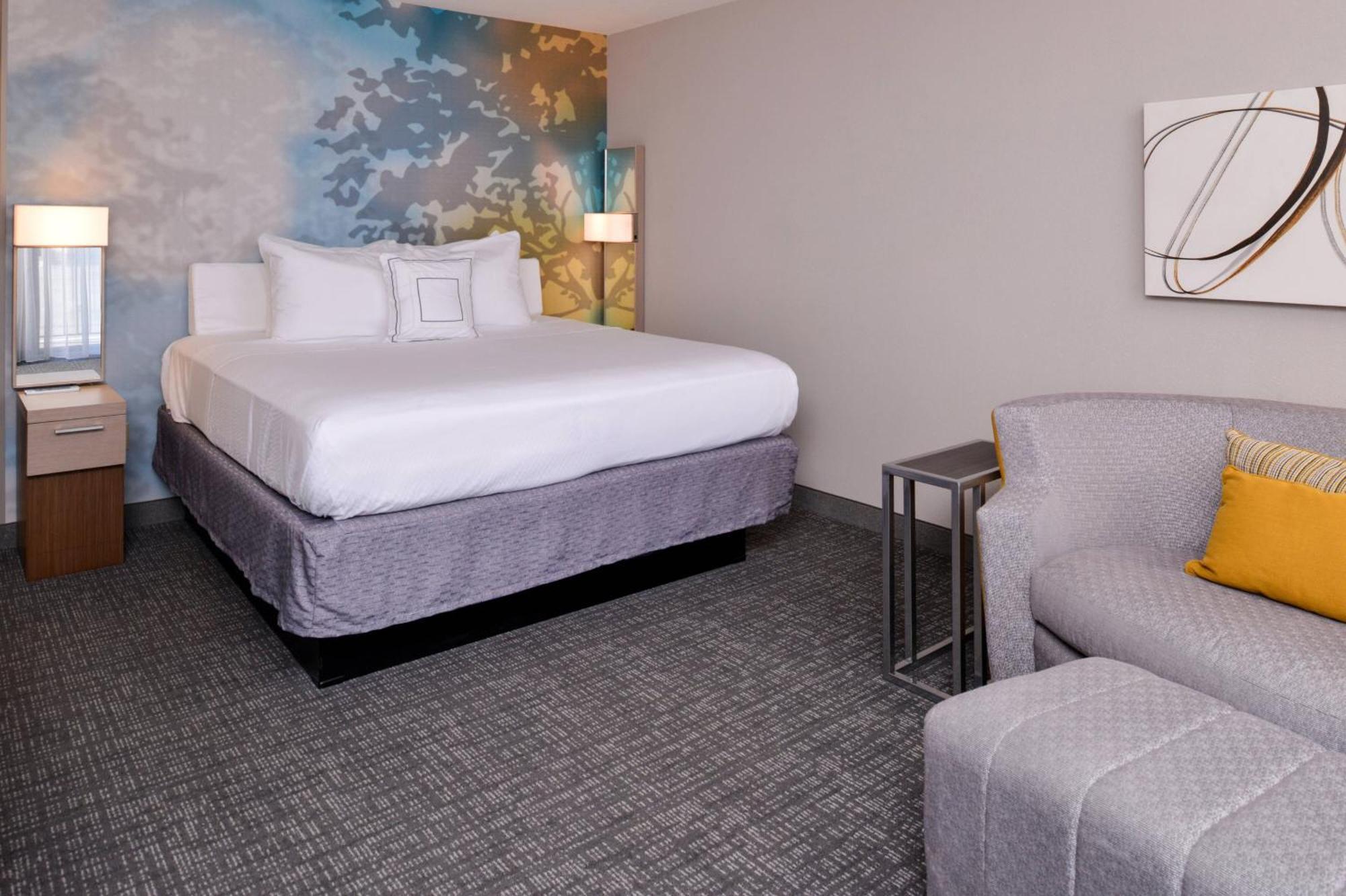 King Room with Roll-in Shower - Non-Smoking
