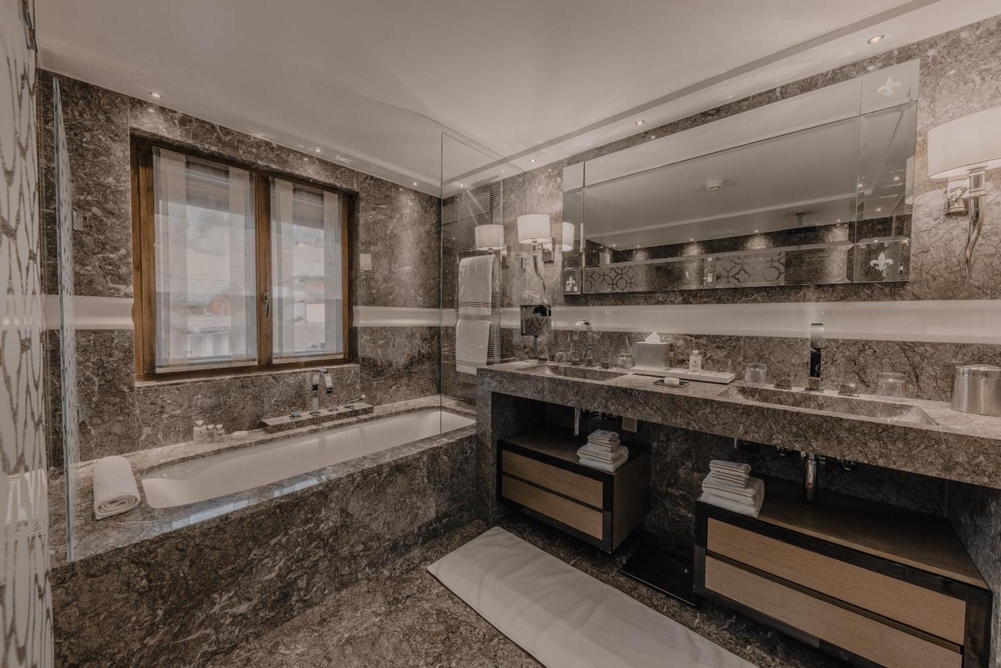 Family Suite 2 Bedrooms & 1 Bathroom