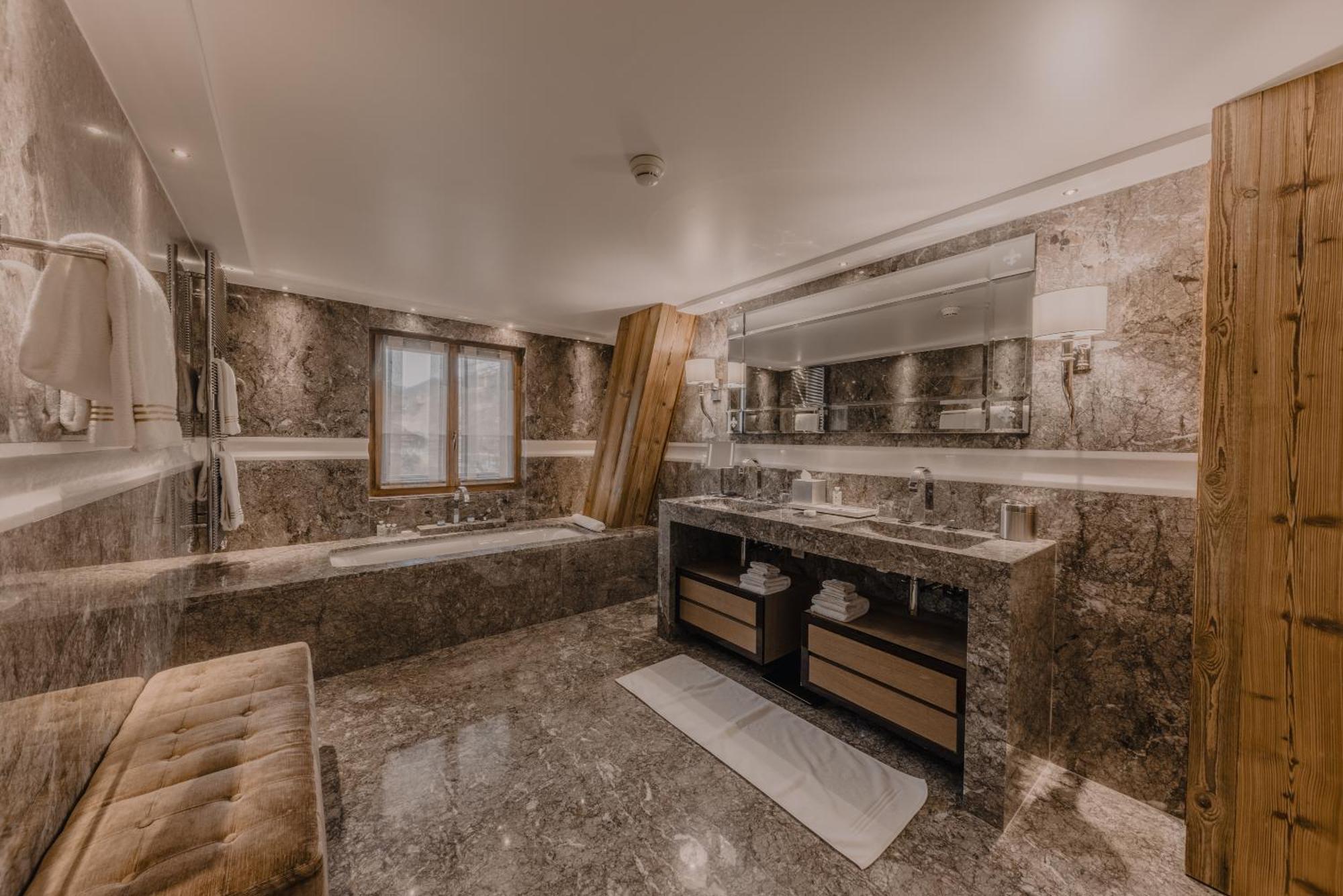 Signature Suite 1 Bedroom & Living room