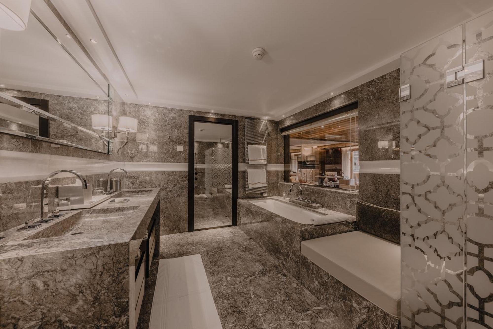 Signature Suite 1 Bedroom & Living room