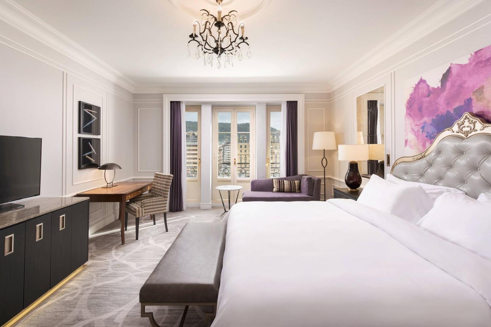 Premium King Room River View