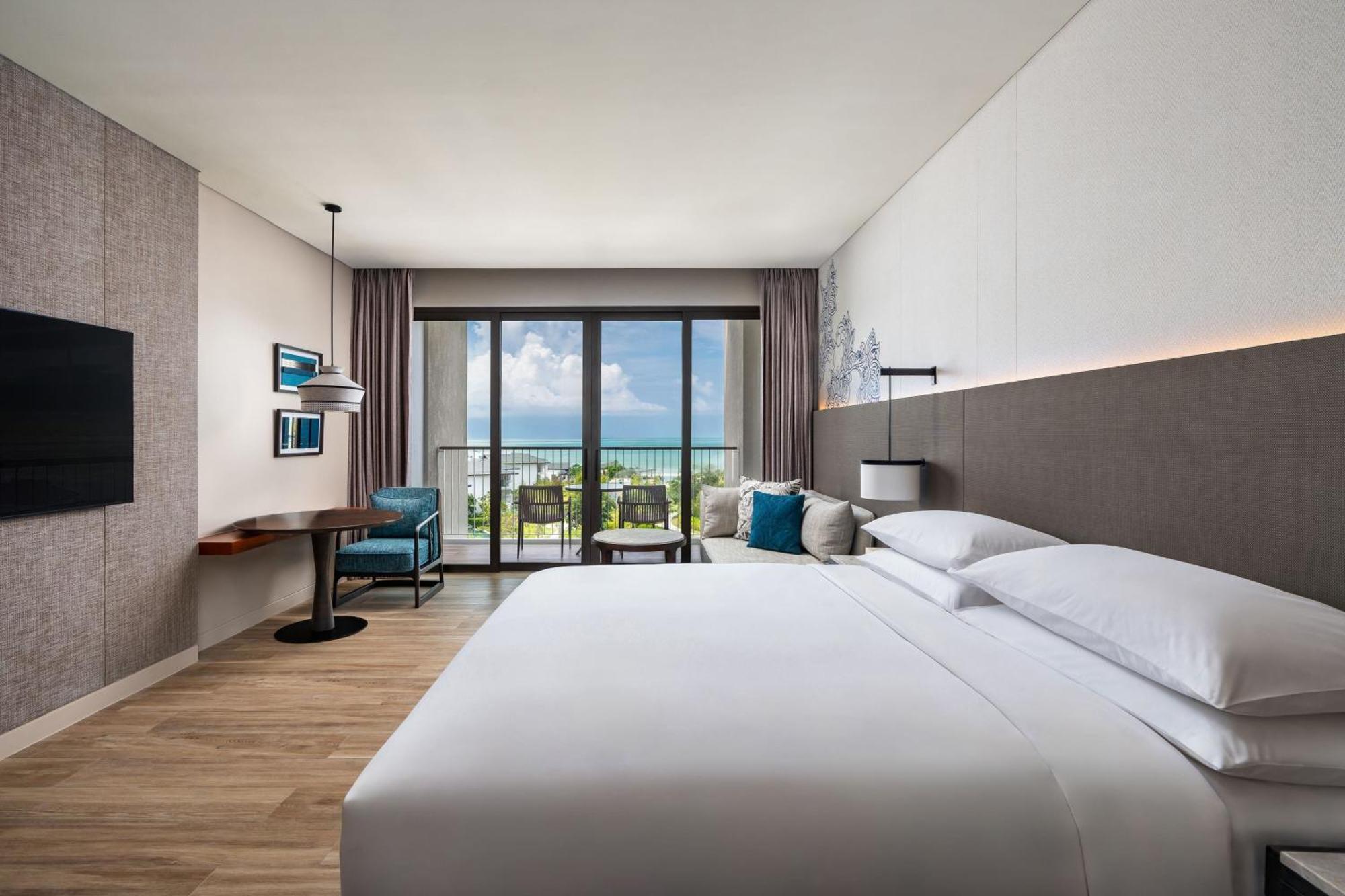 Deluxe Zimmer mit Kingsize-Bett, Balkon und Meerblick