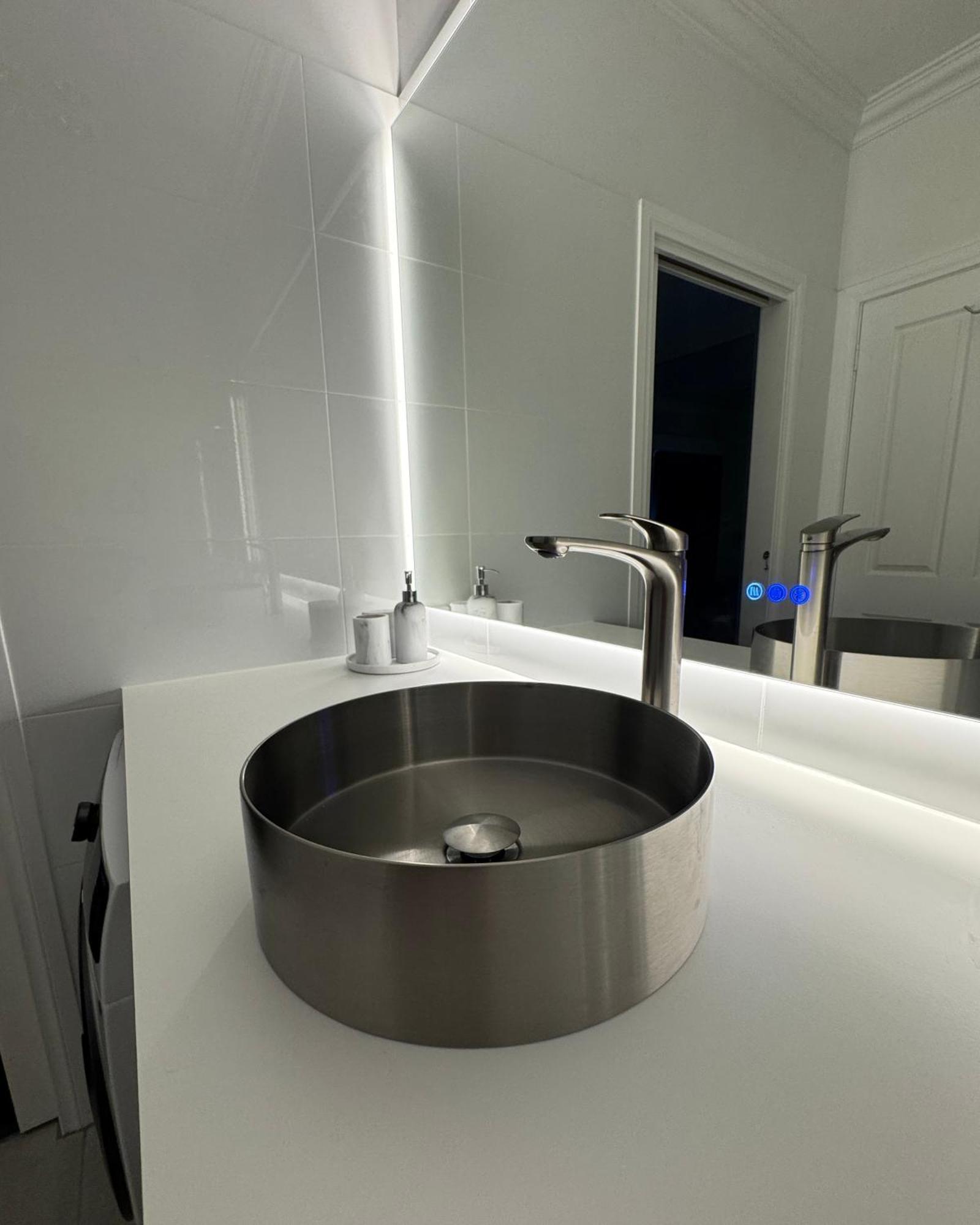 Studio Unit 6A