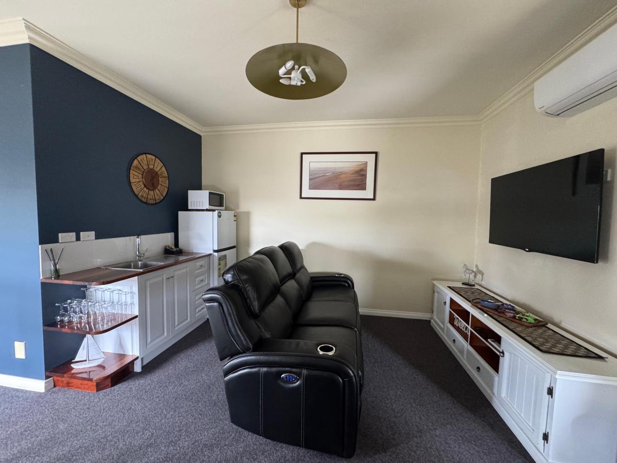 Studio Unit 6A