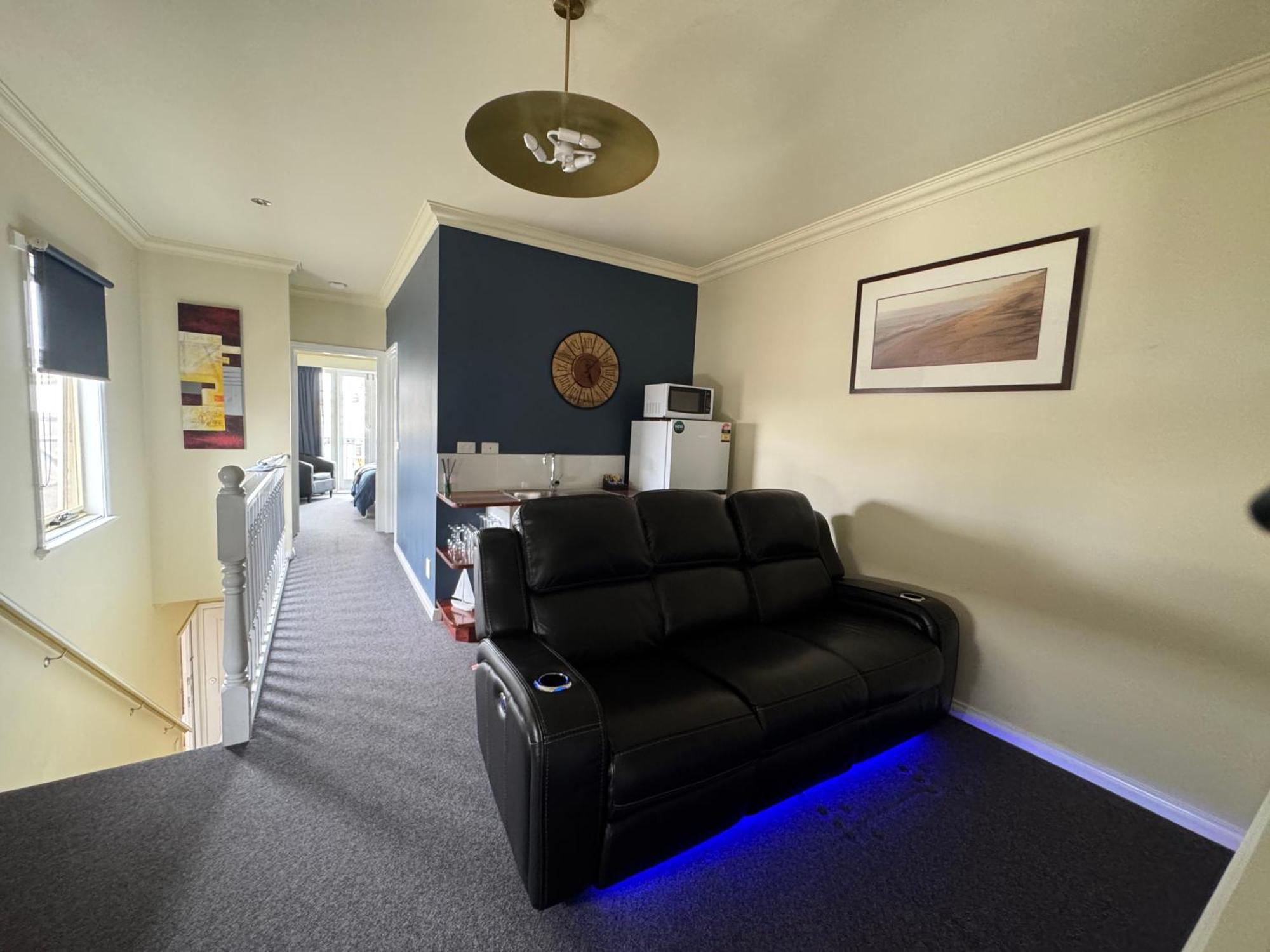 Studio Unit 6A