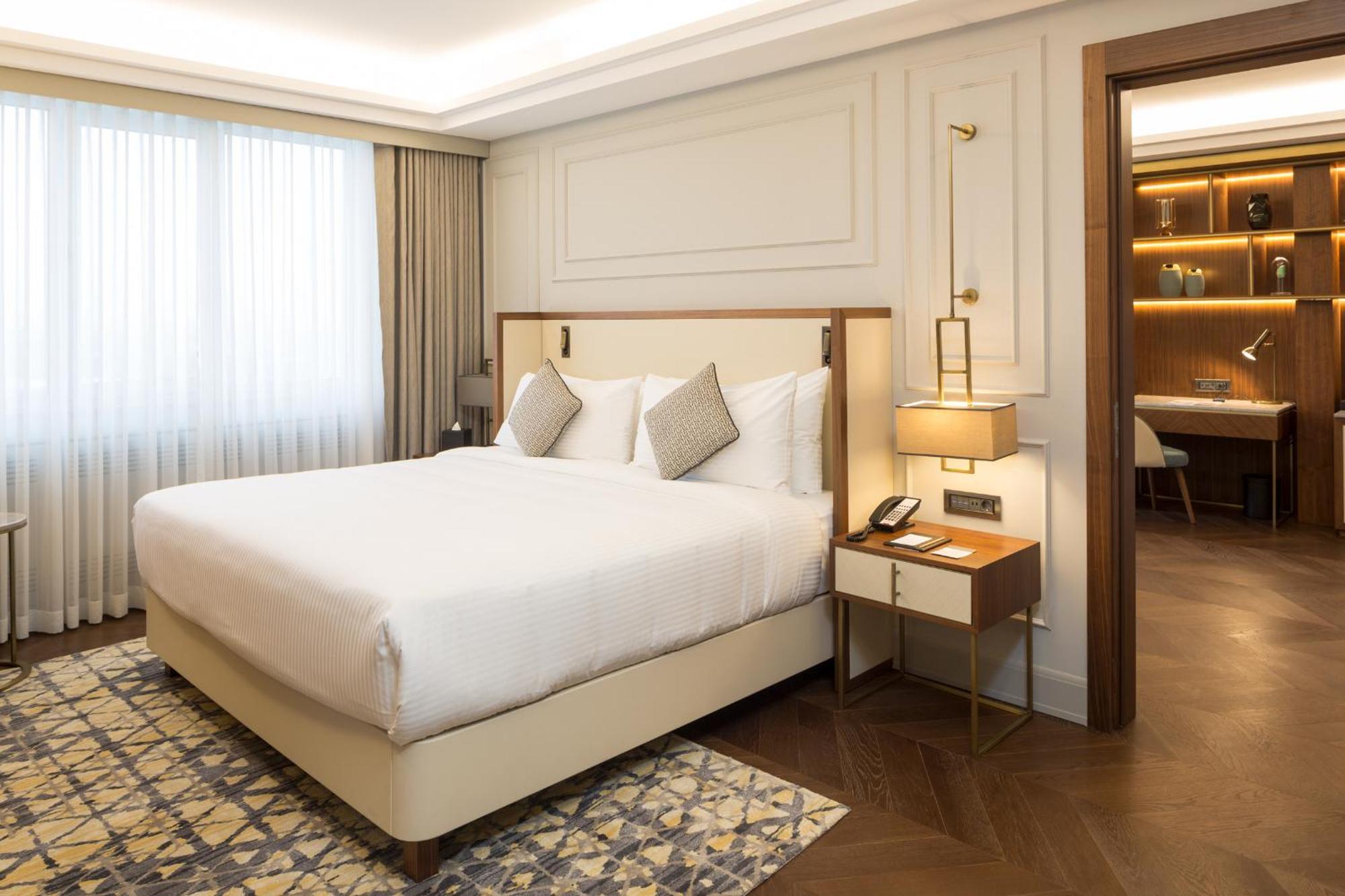 Club lounge access 1 Bedroom Executive Suite 1 King