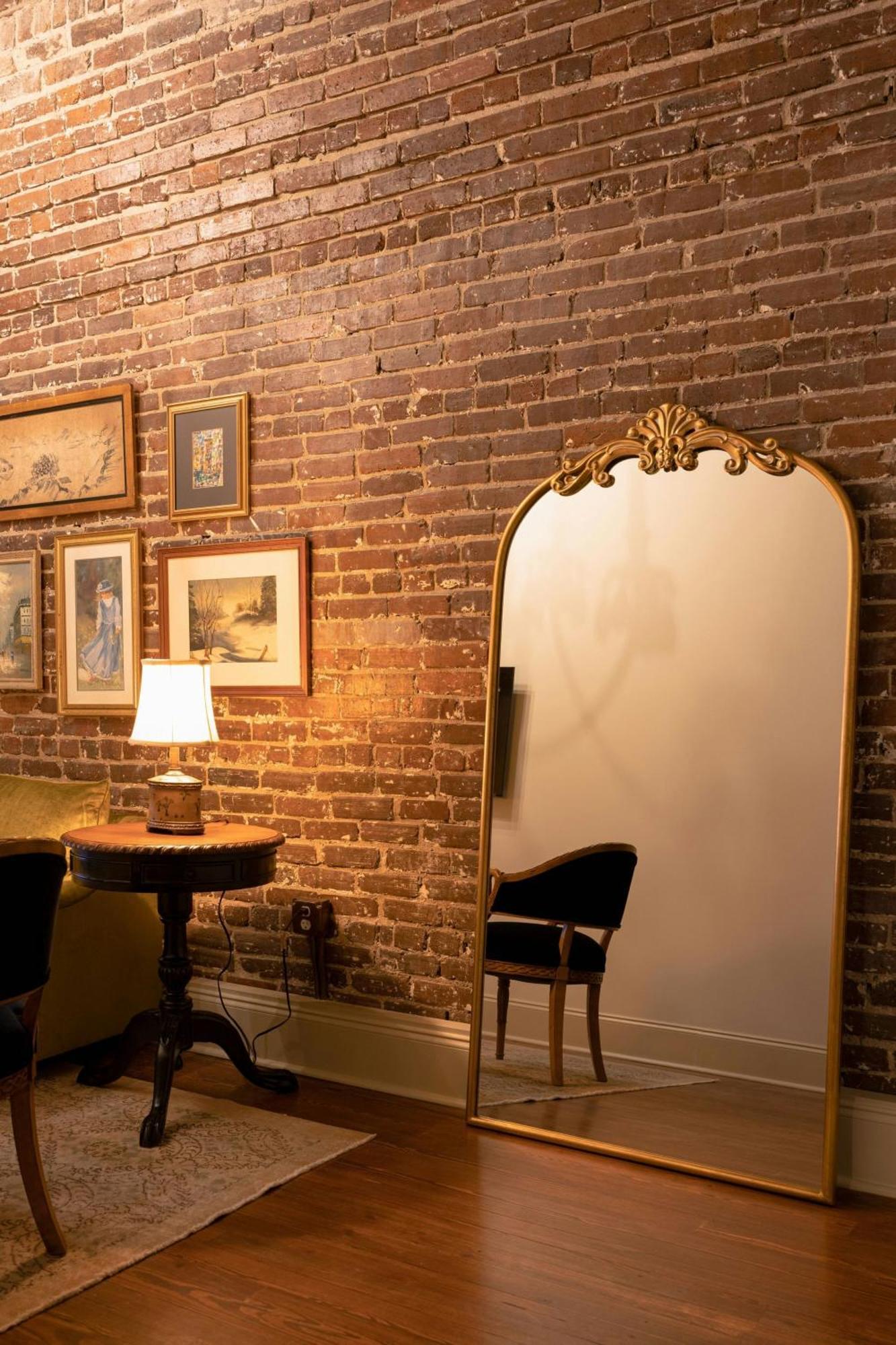 Luxury Queen Suite Street View