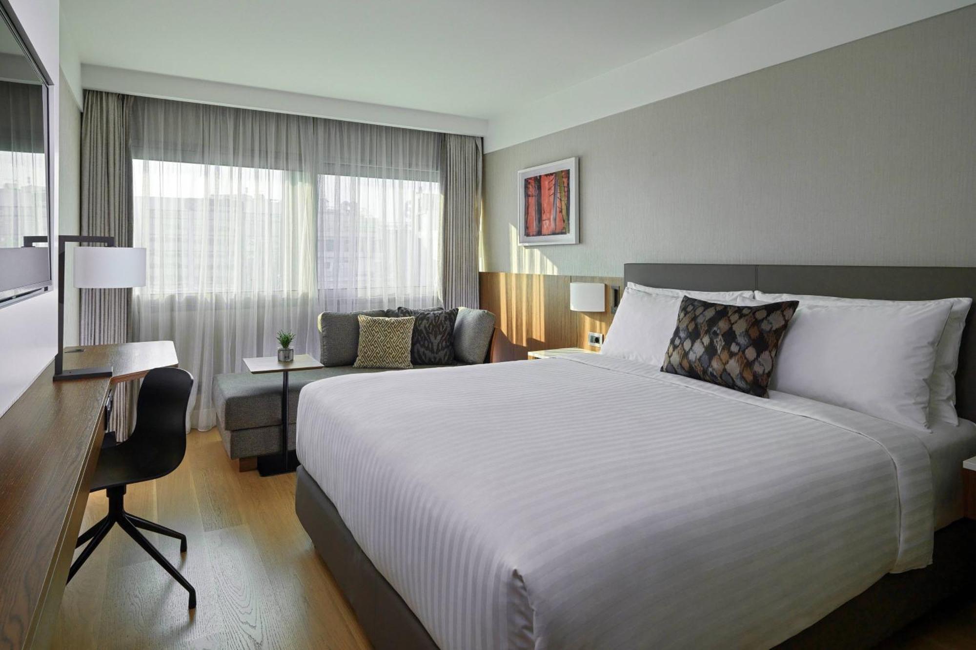 Premium Guest Room with King Bed and City View,1634398083:JPEG