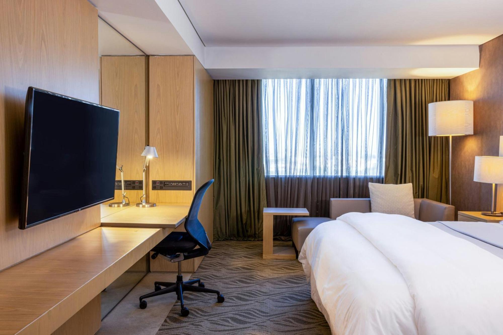 Premium 1 King Guest room 1 King City view