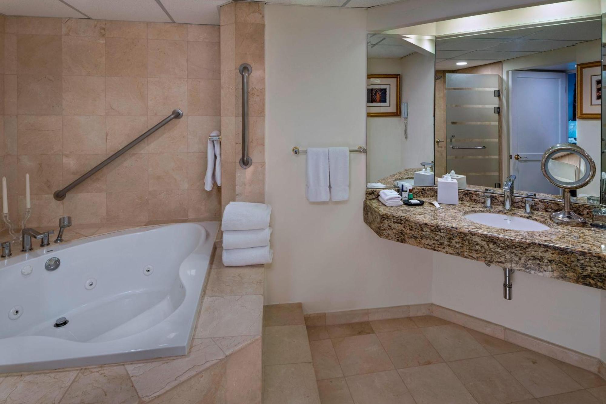 Presidential Suite, Concierge level, 1 King, Garden view,1634419007:JPEG