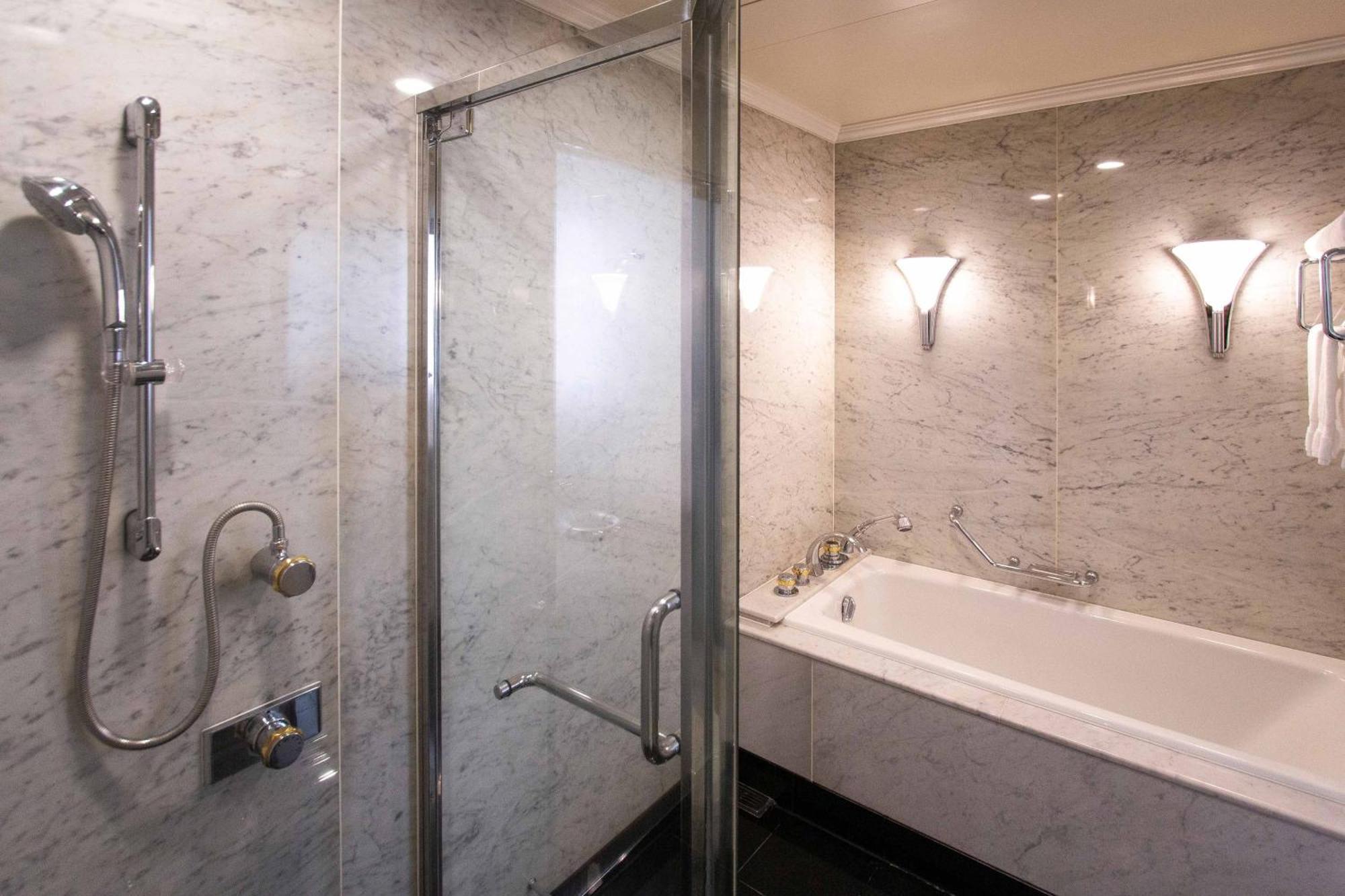 Corner Twin Suite