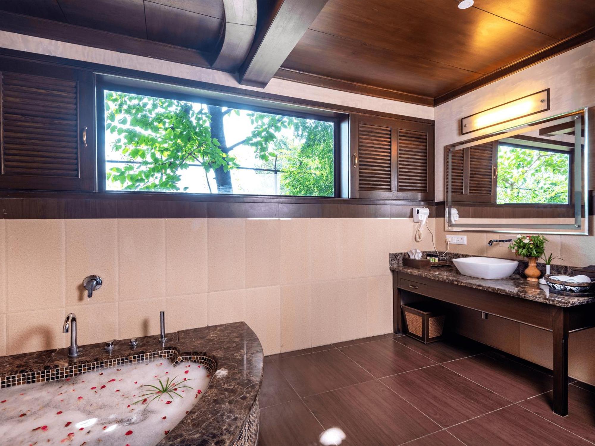 Corbett club with Bathtub-Welcome drink, Hi Tea