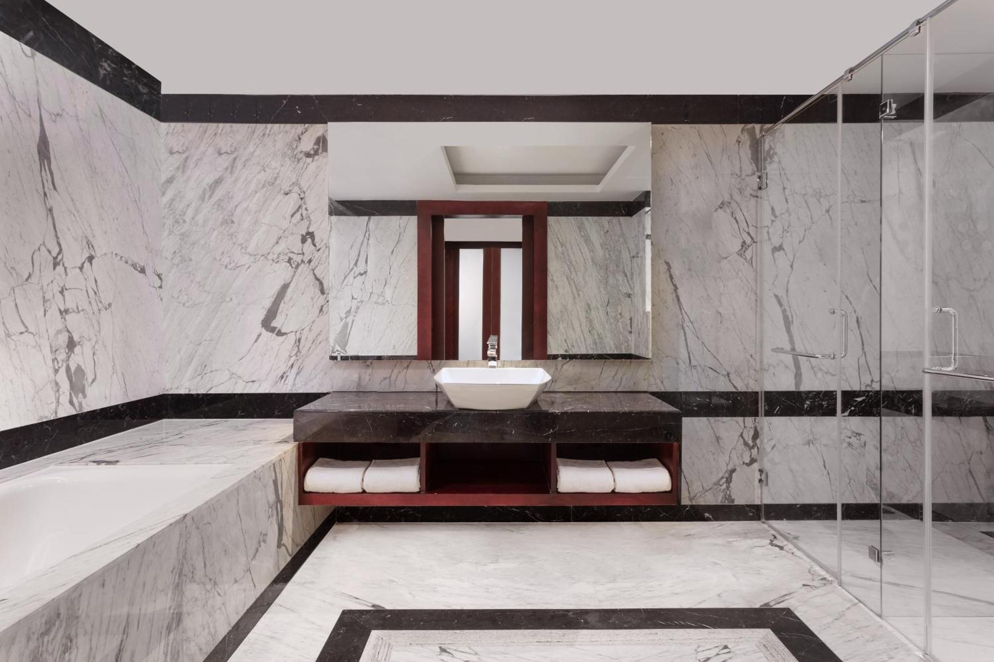 Deluxe Suite Club lounge access 1 Bedroom Larger Suite