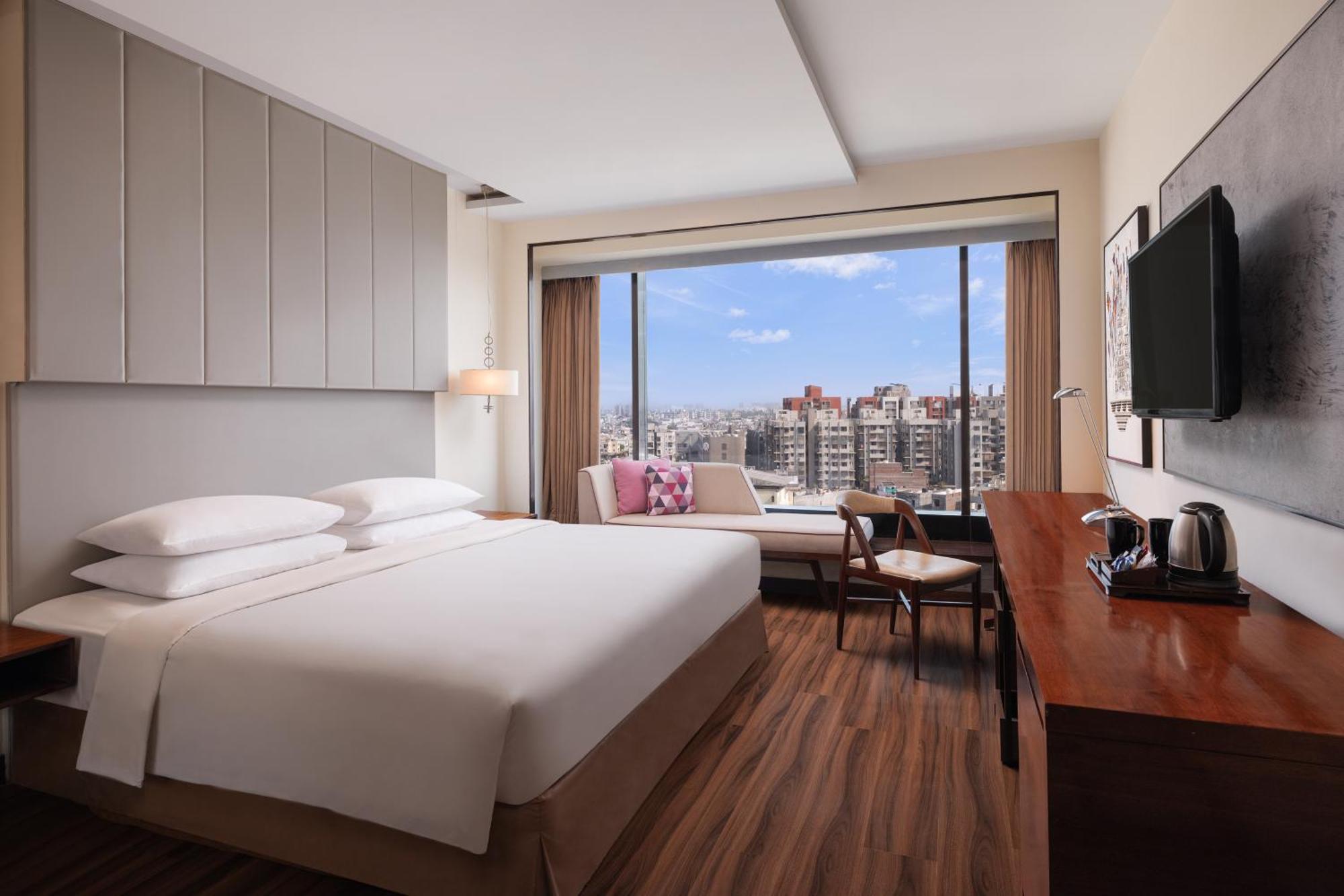 Superior Room:1 King,1634430863:JPEG