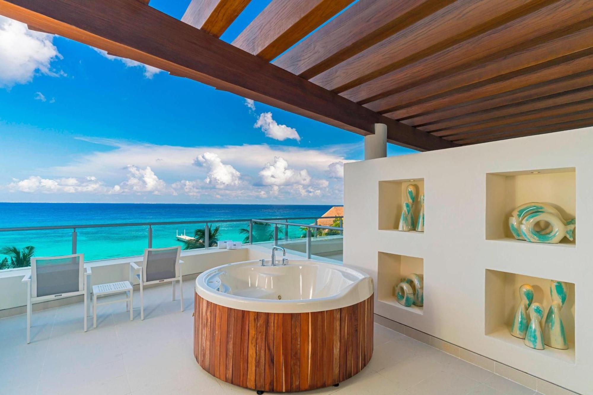 Deluxe 1 King 1 Bedroom Smaller Suite Ocean view