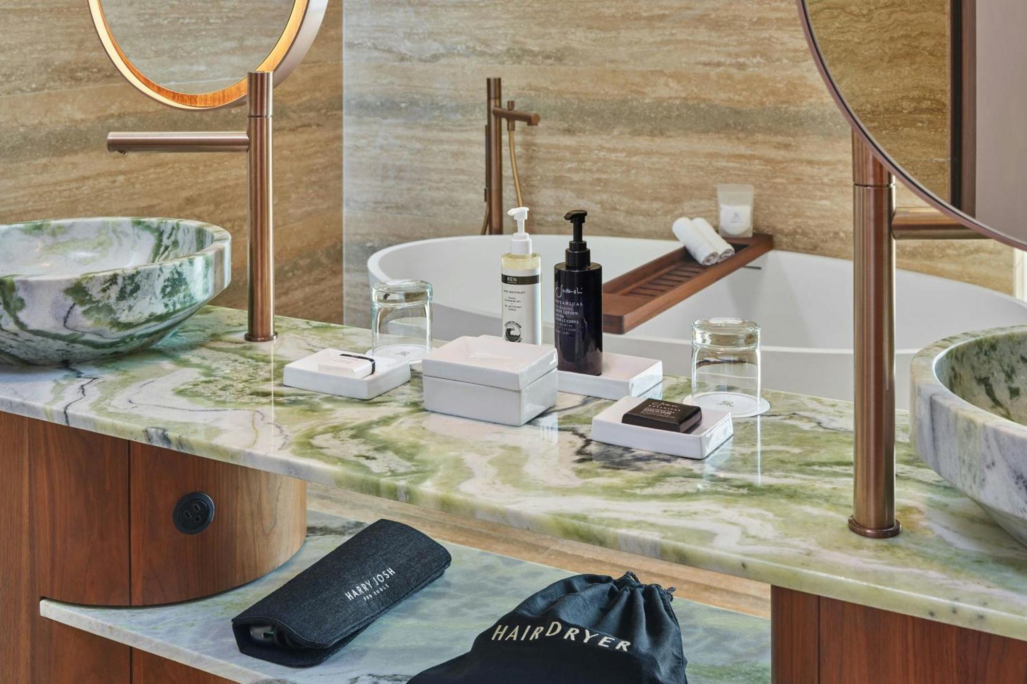 Caroline Astor Corner King Suite Ocean View