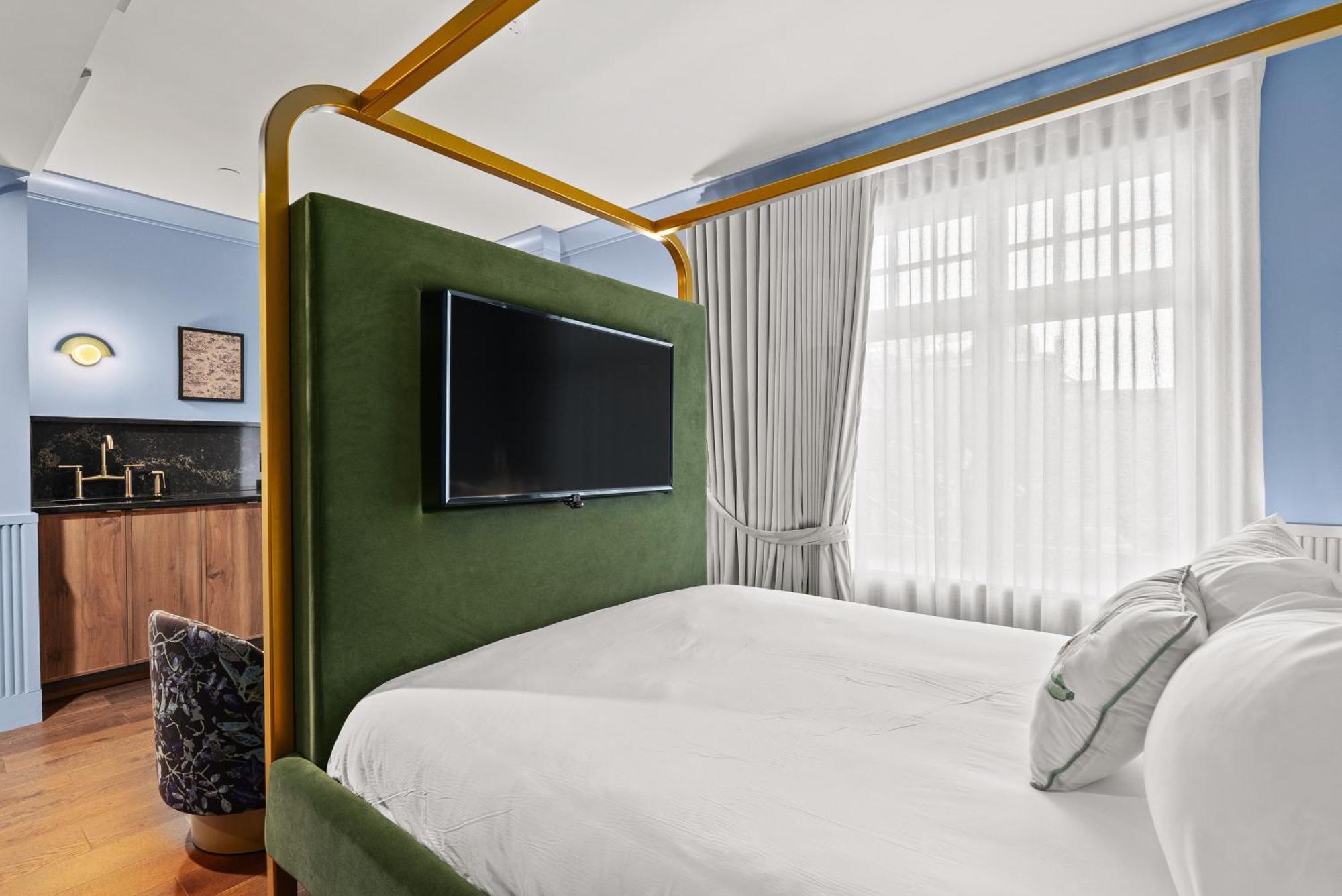 Deluxe King Room
