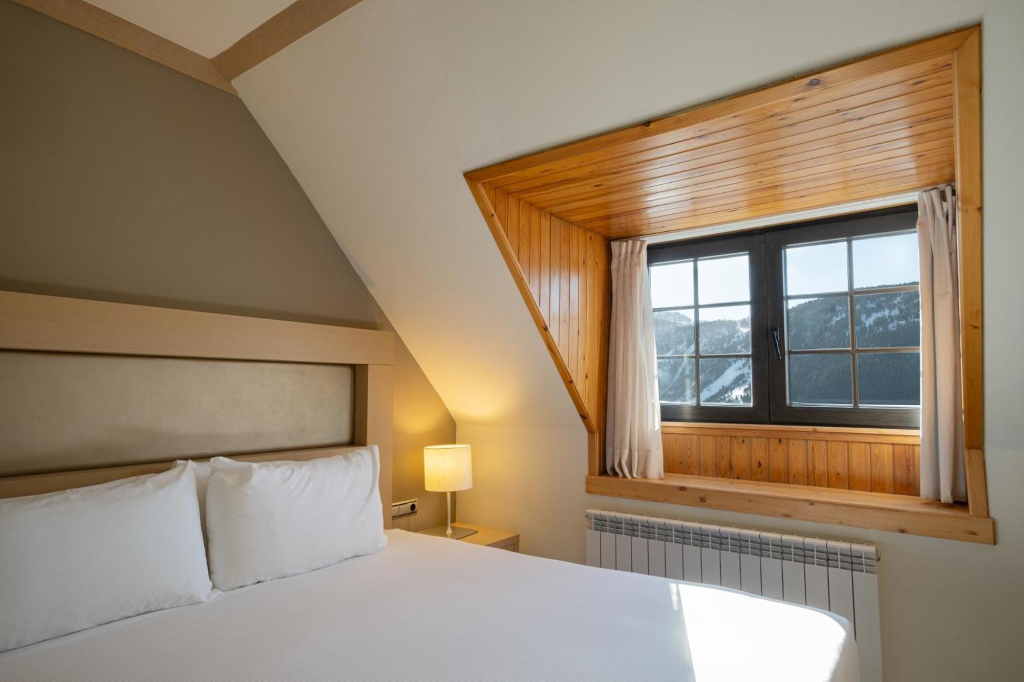 Deluxe Double Room Mountain View