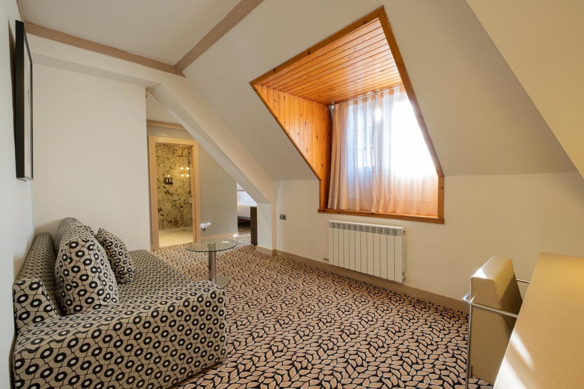 Deluxe Double Room Mountain View