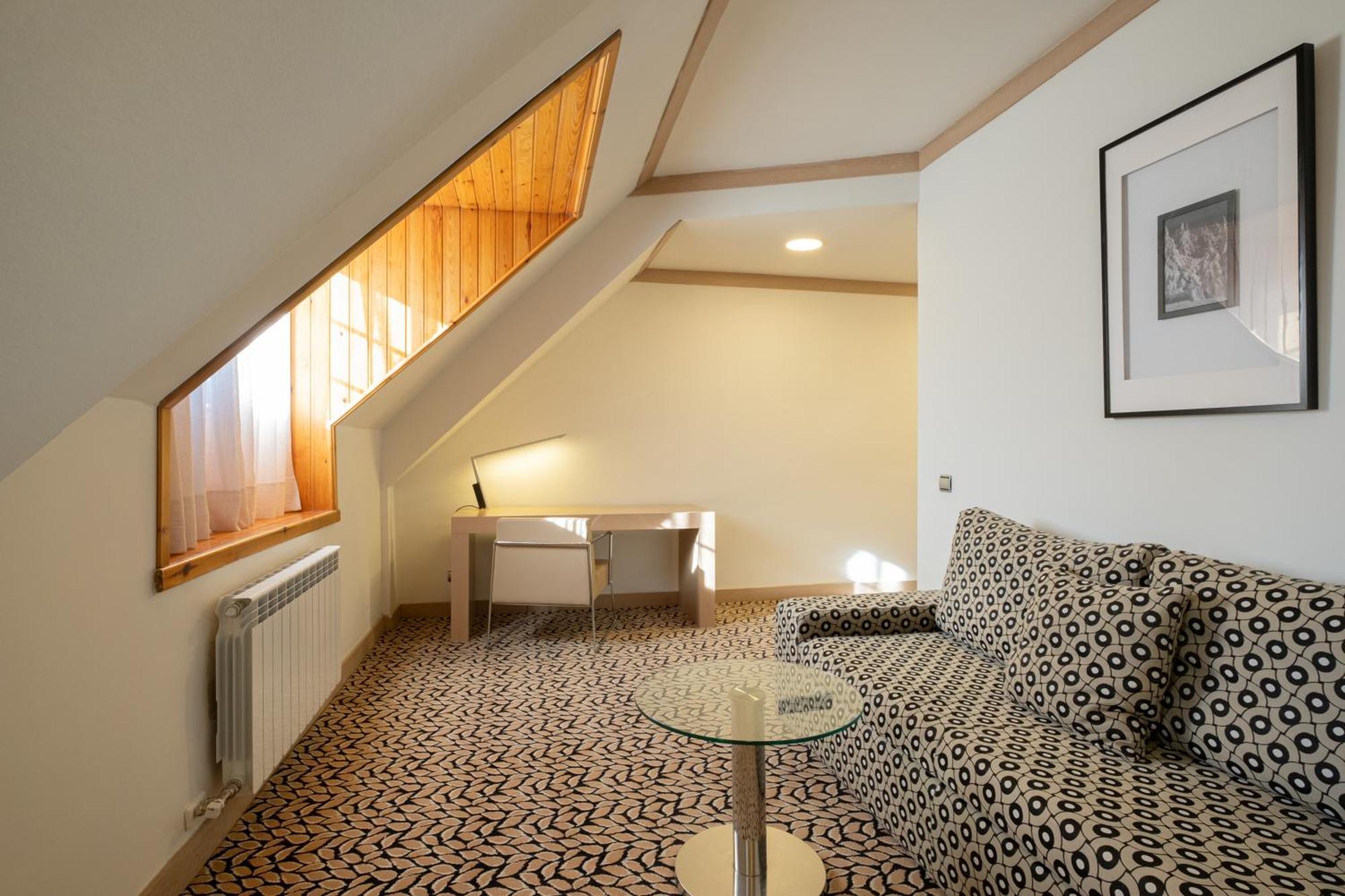 Deluxe Double Room Mountain View
