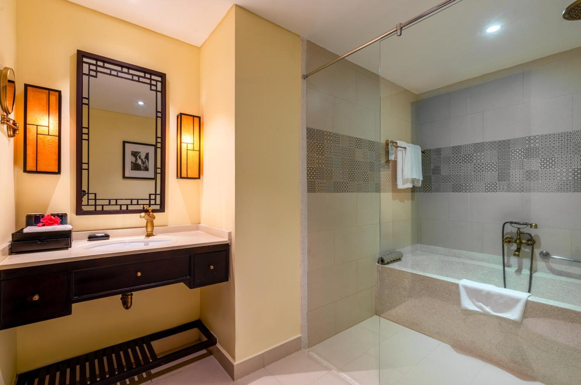 Deluxe Twin Room with Balcony - Garden/City View