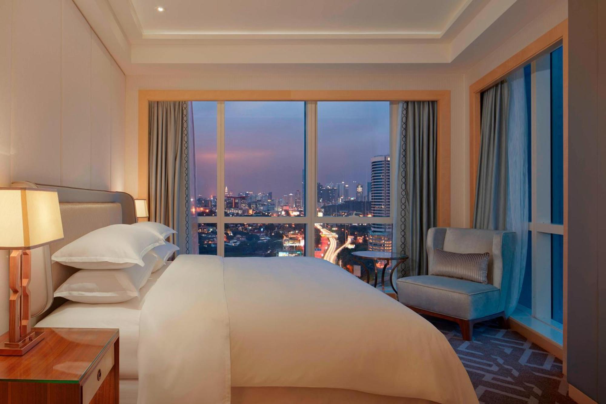 Executive Suite 1 Bedroom Executive Suite 1 King
