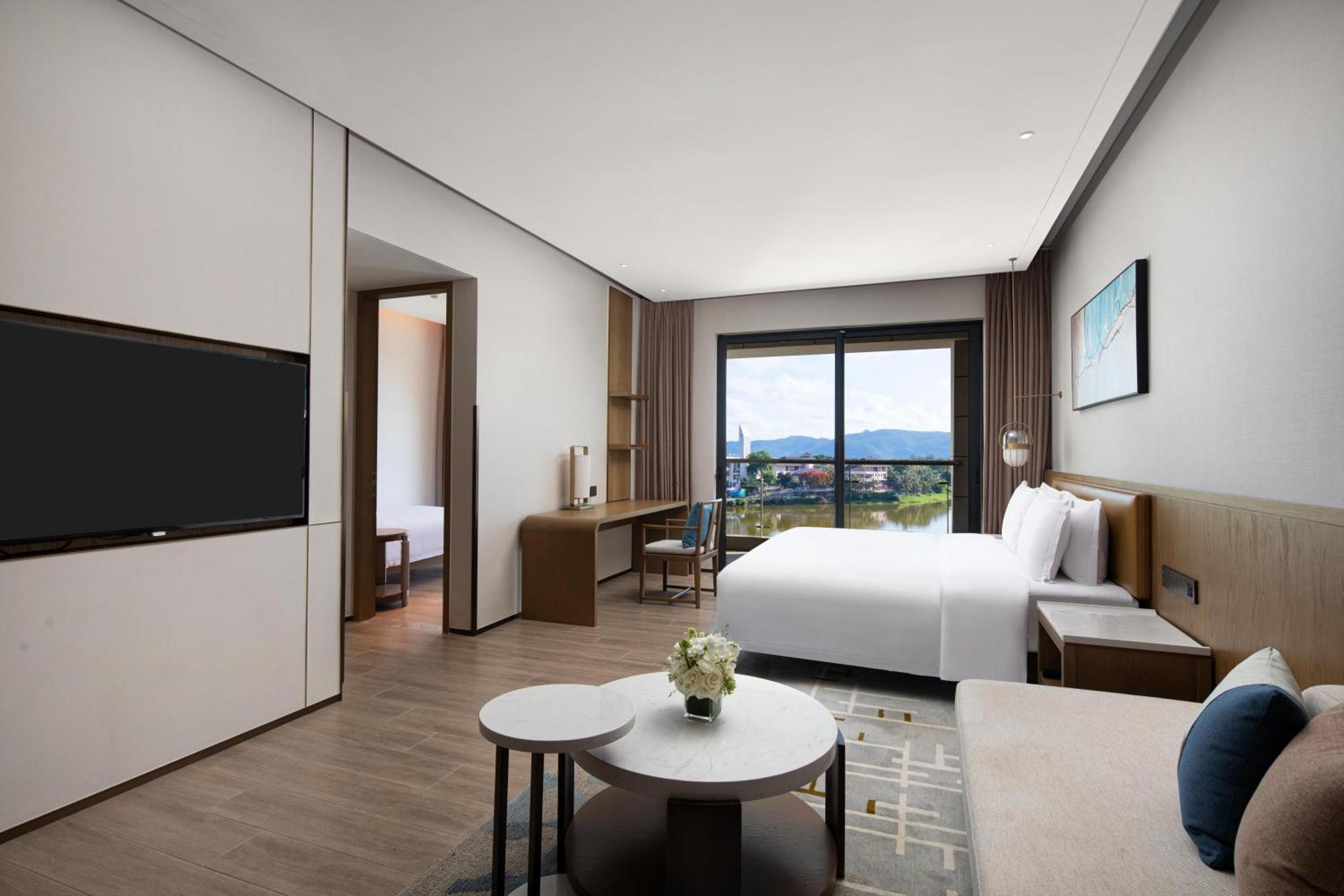 Suite with Lake View