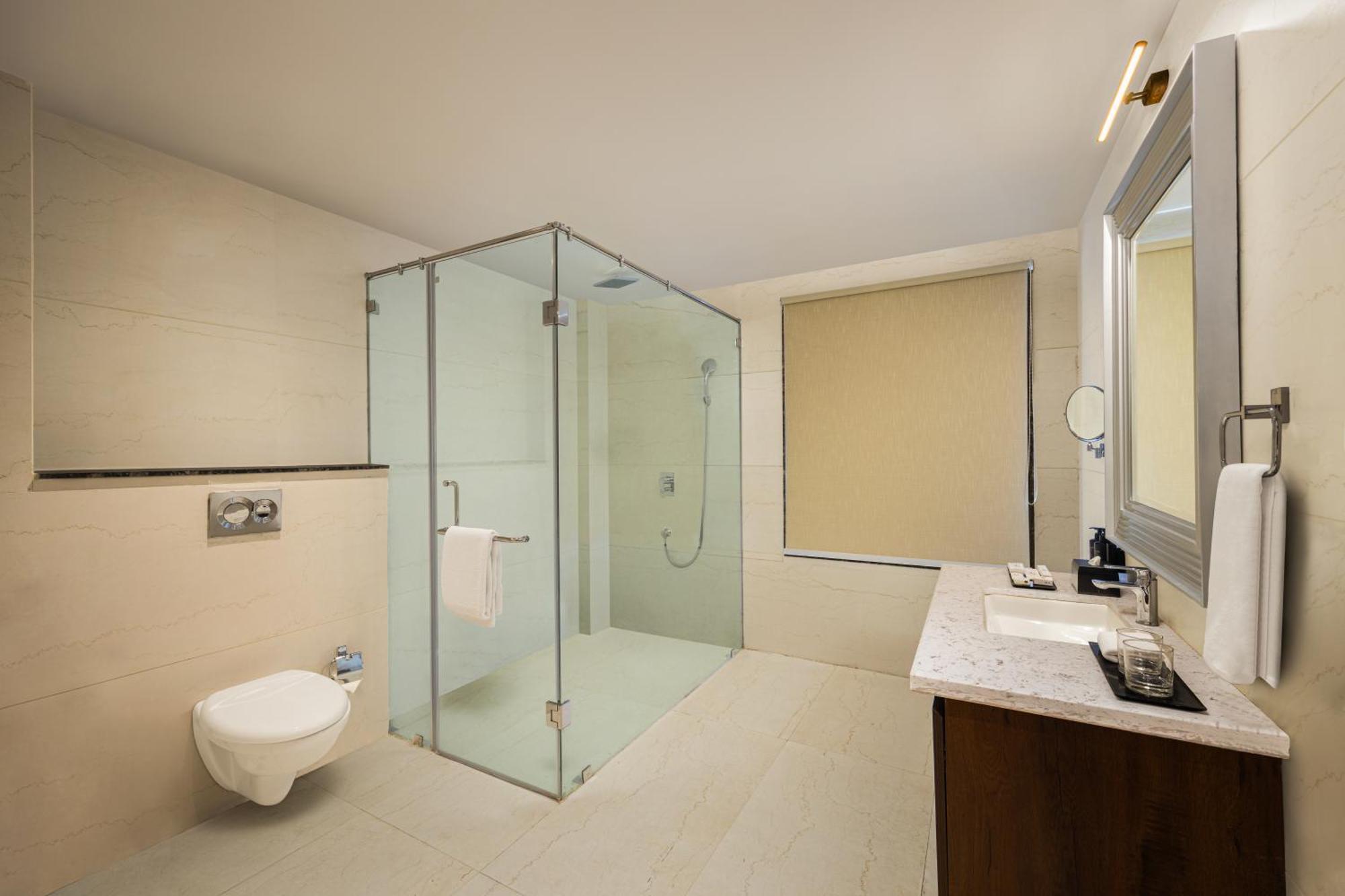 Executive Suite,1637542047:JPEG