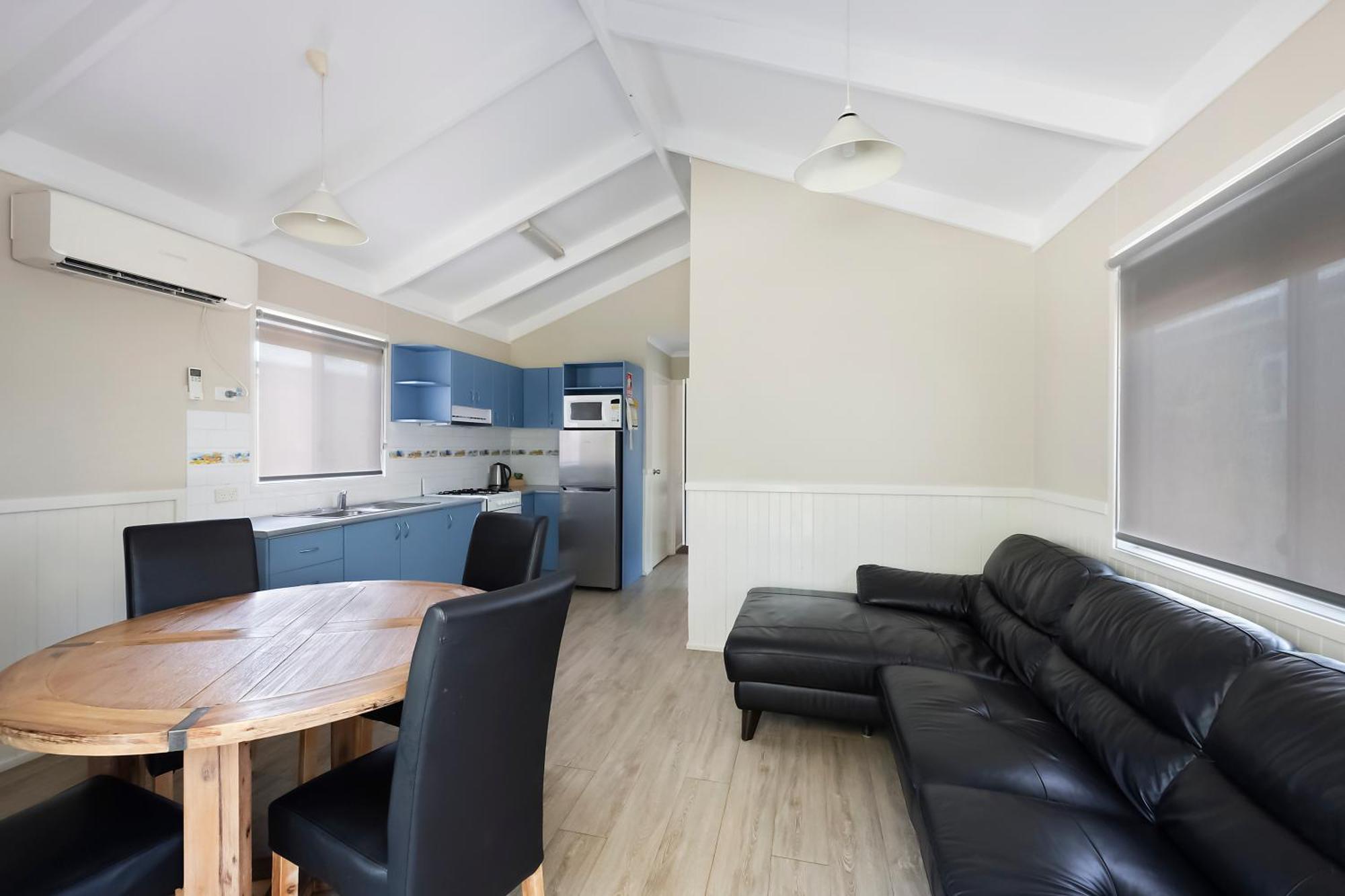 Deluxe Cabin Sleeps 5