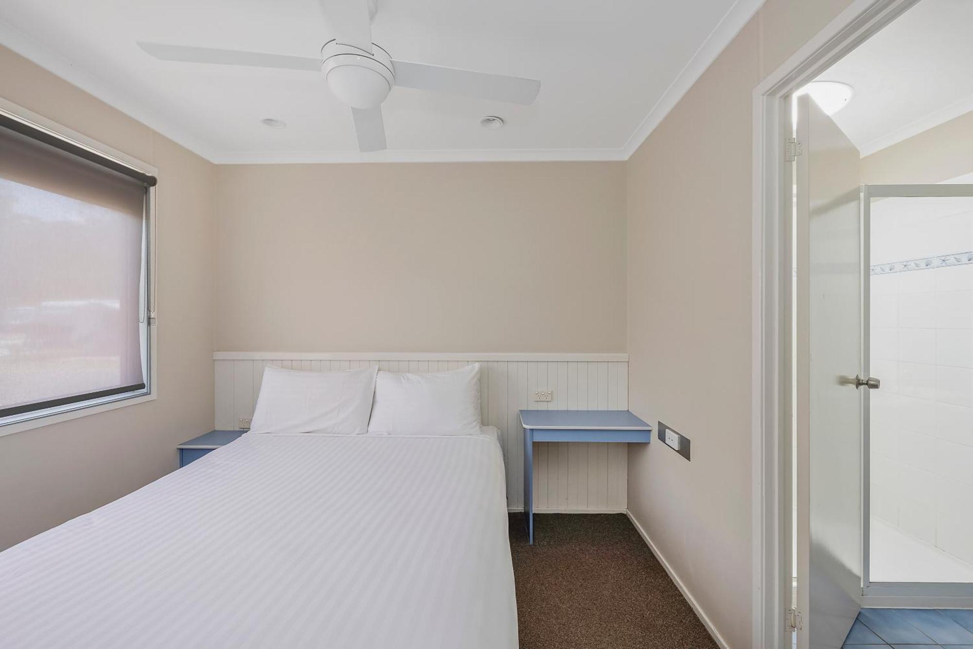Deluxe Cabin Sleeps 5