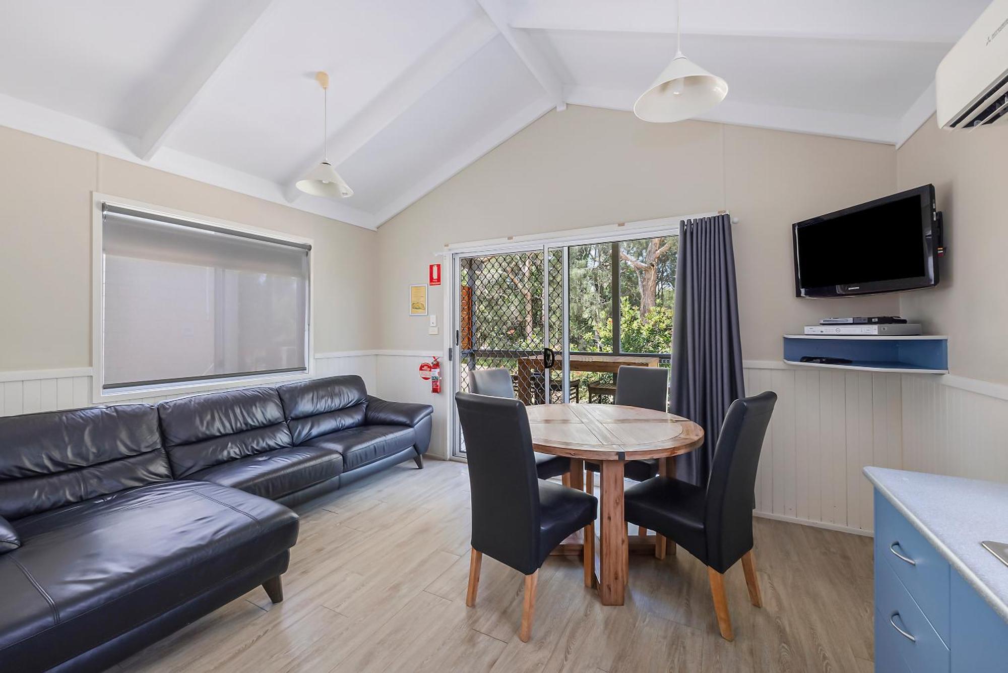 Deluxe Cabin Sleeps 5