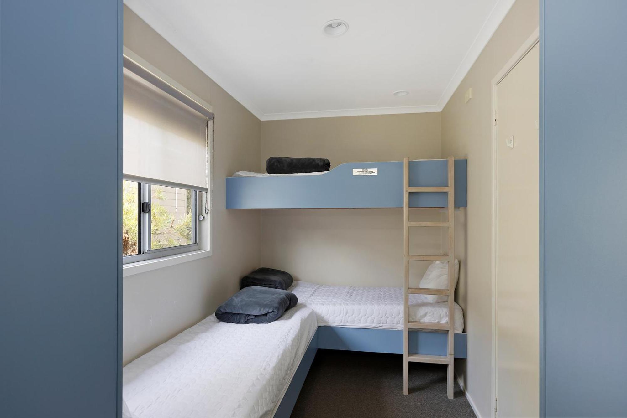 Deluxe Cabin Sleeps 5