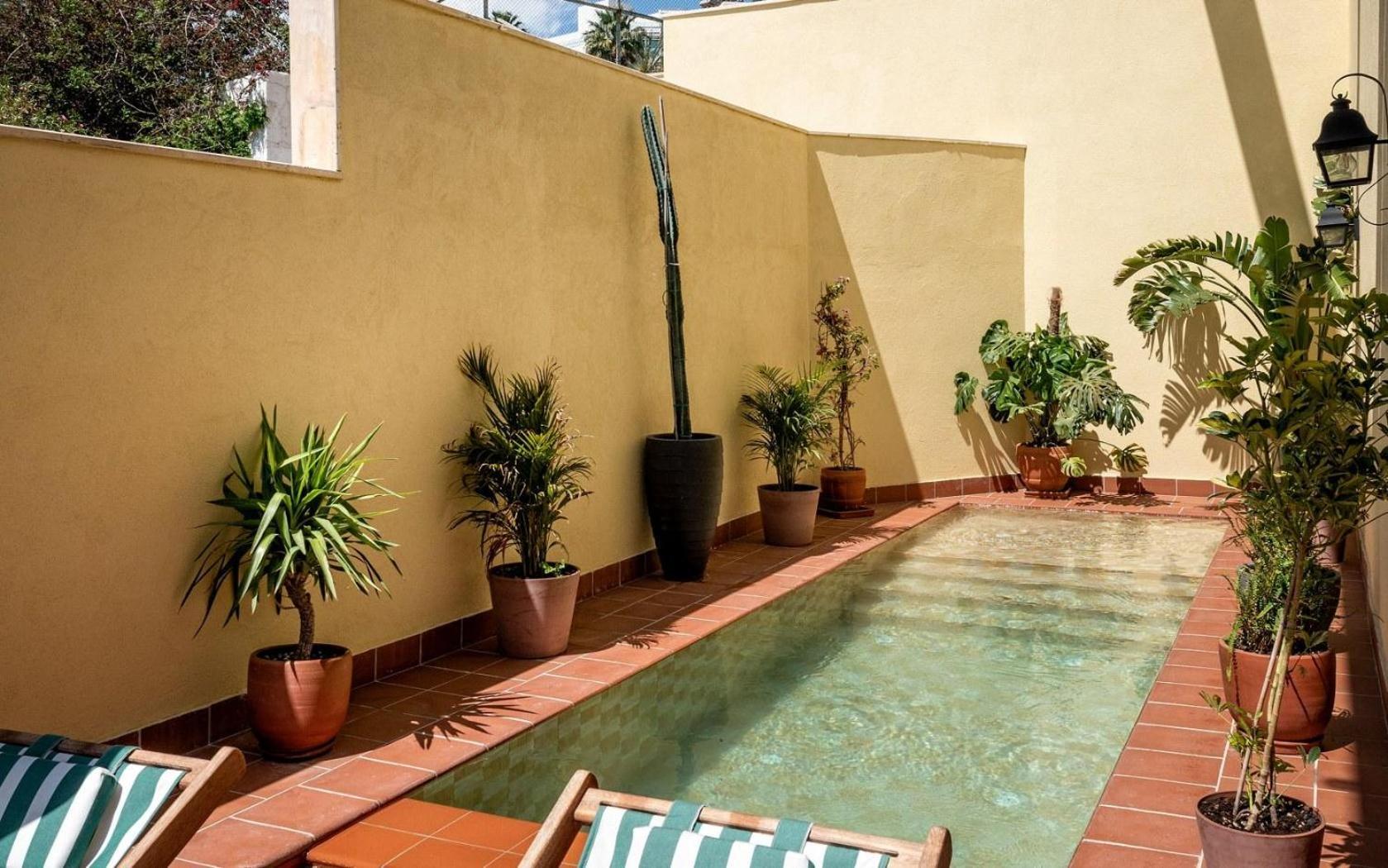 Poolsuite