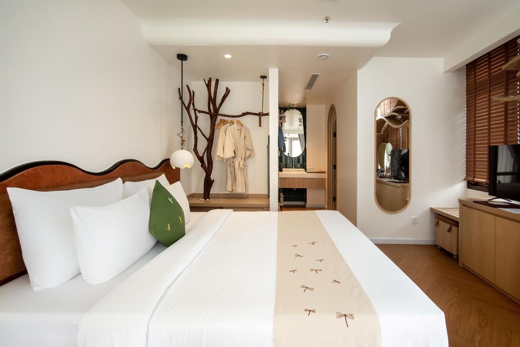 Luxury Deluxe High-Floor Balcony Room Once-time minibar