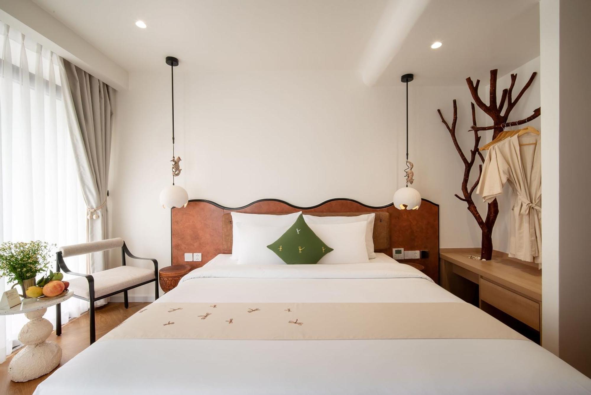 Luxury Deluxe High-Floor Balcony Room Once-time minibar
